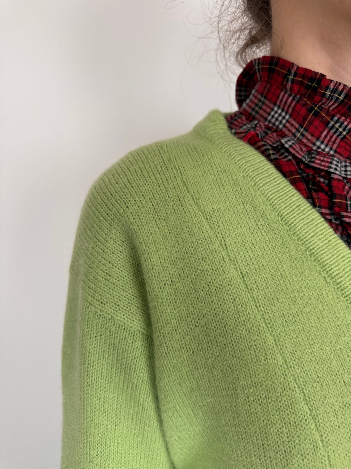 Cardigan vintage verde crud din lana plină extrafina cu nasturi aurii