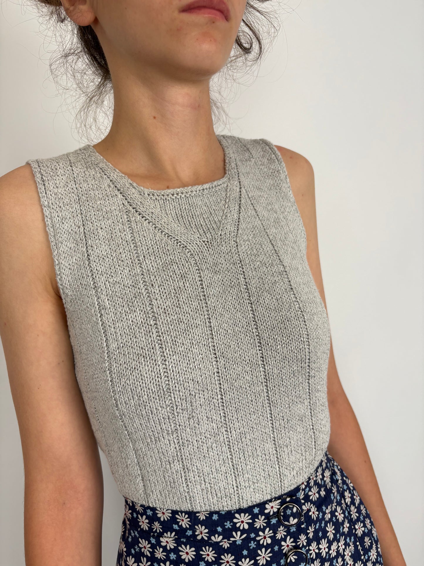 Top silver gray ușor cambrat din jerse