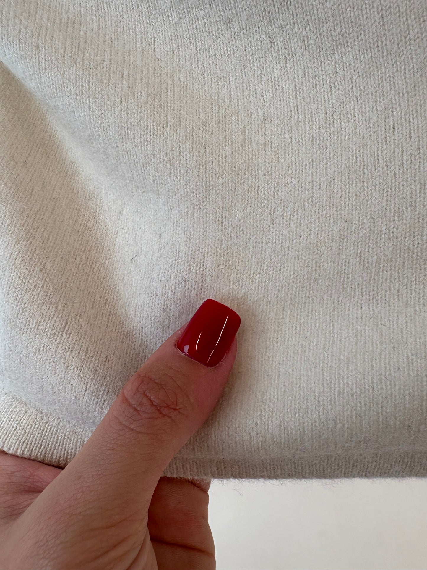 Maleta din cașmir off white cu aplicații manuale perle pearshape