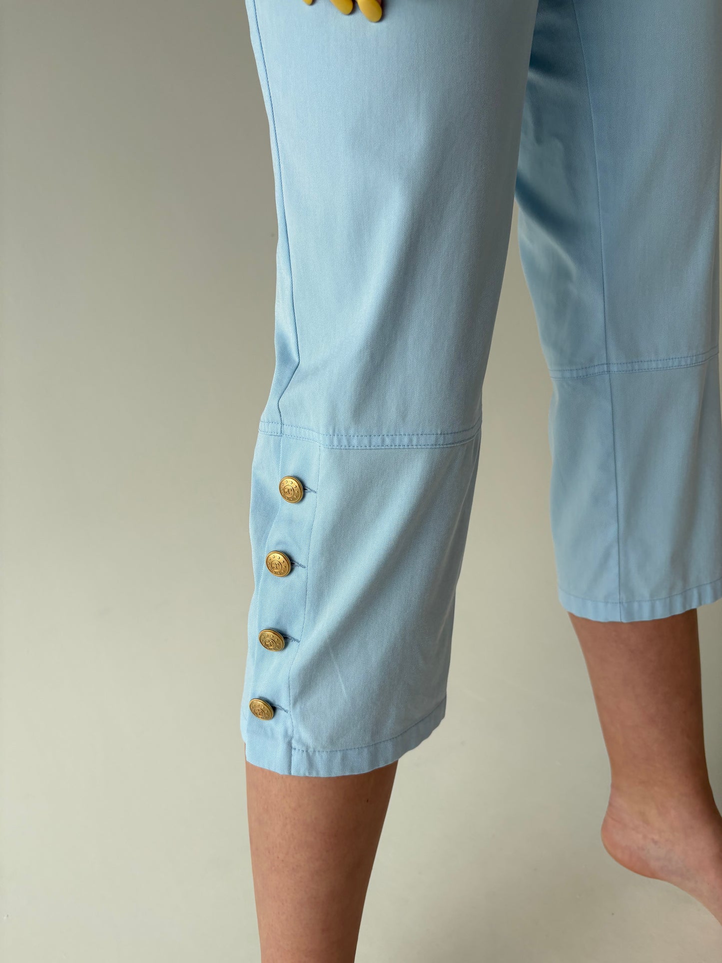 Pantaloni luxury Elegance petite baby blue cu feronerie aurie ușor modelatori