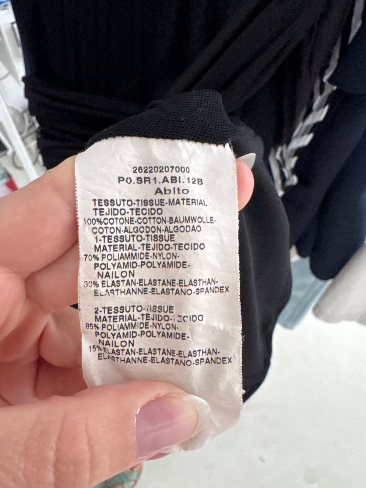 Rochie Max Mara neagră în croi ultra chic confort specific brandului