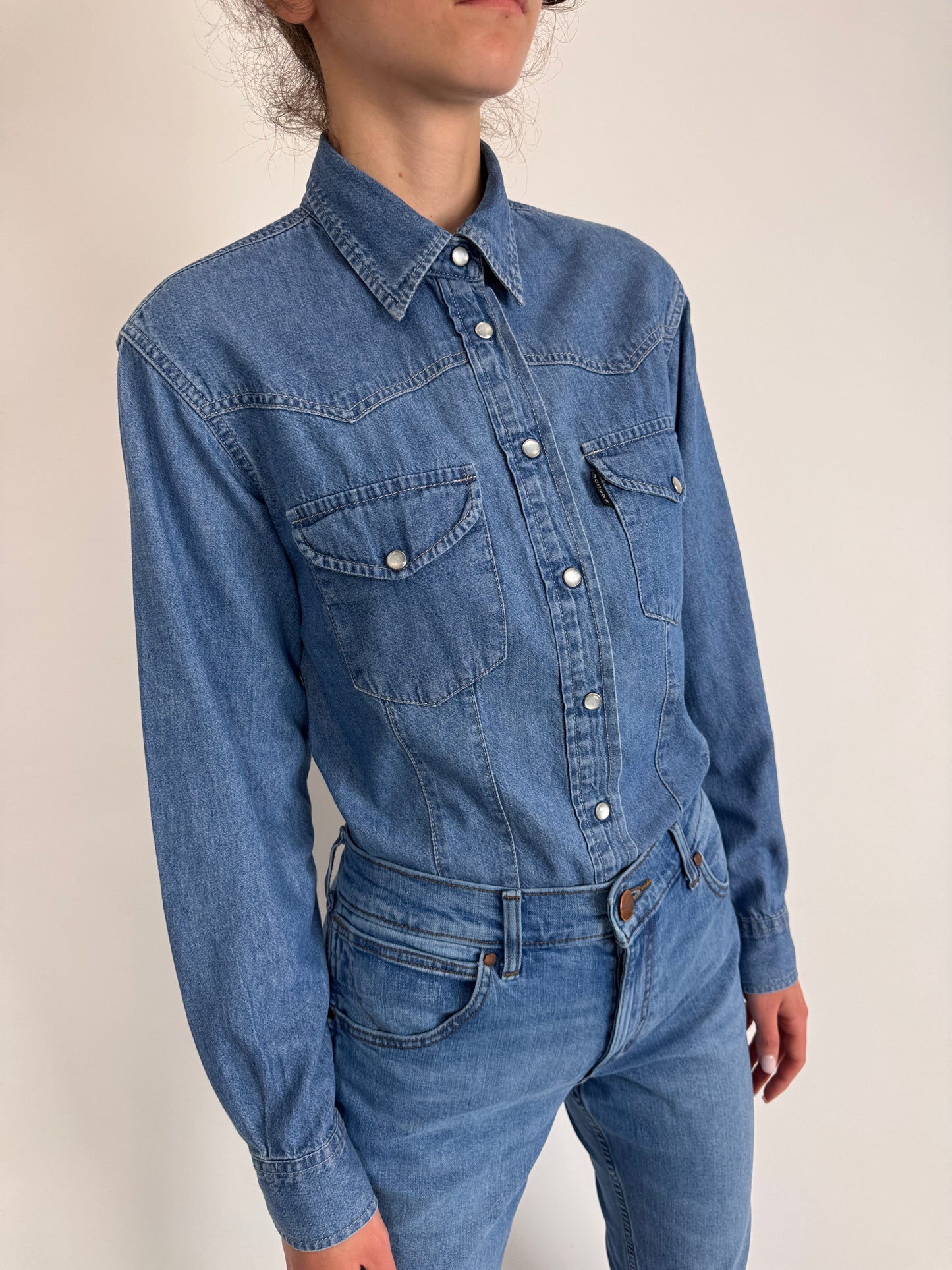 Cămașa vintage din jeans moale ușor cambrata
