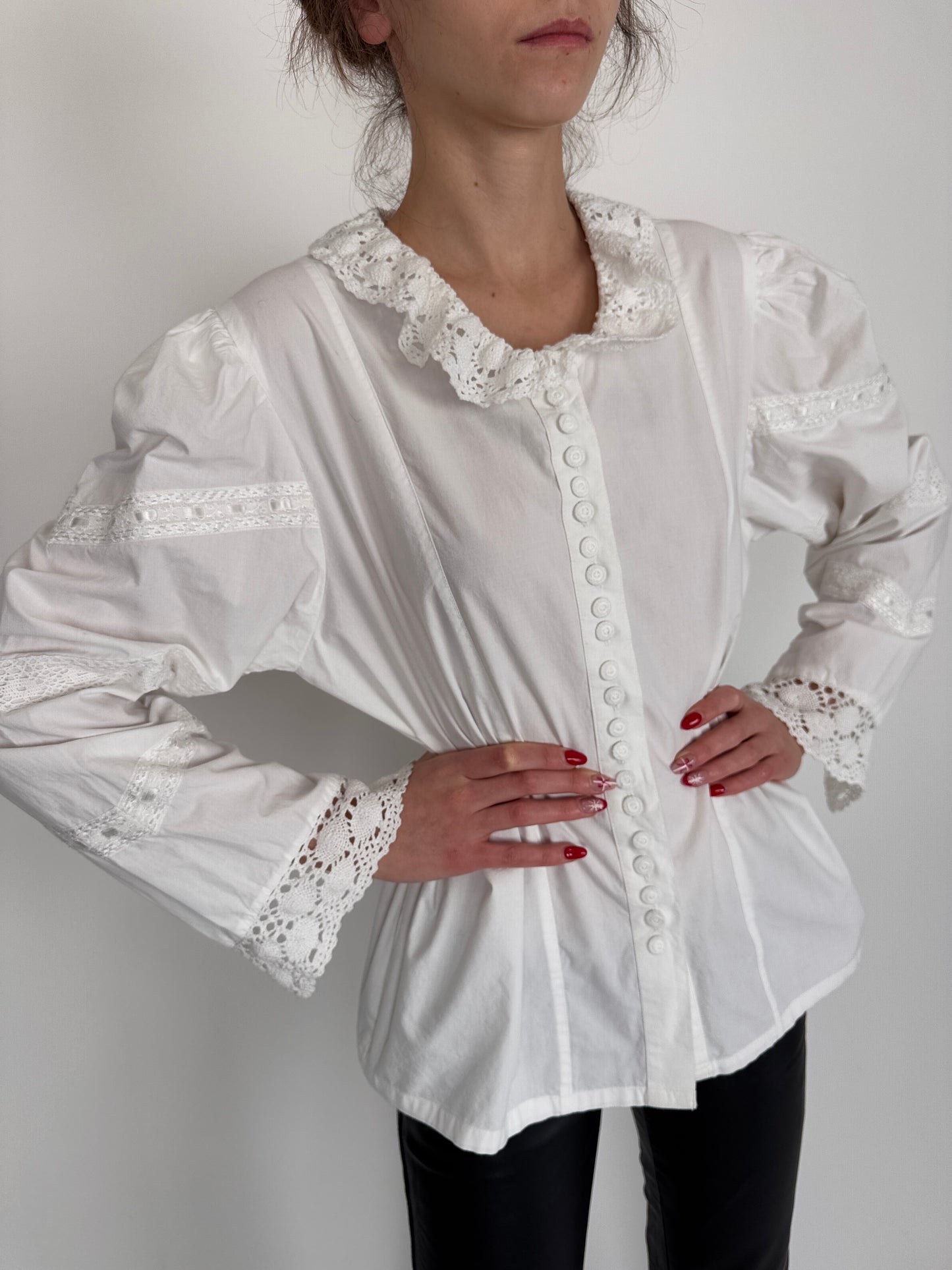 Cămașa vintage bijuterie cu manșete și guler din dantelă macrame