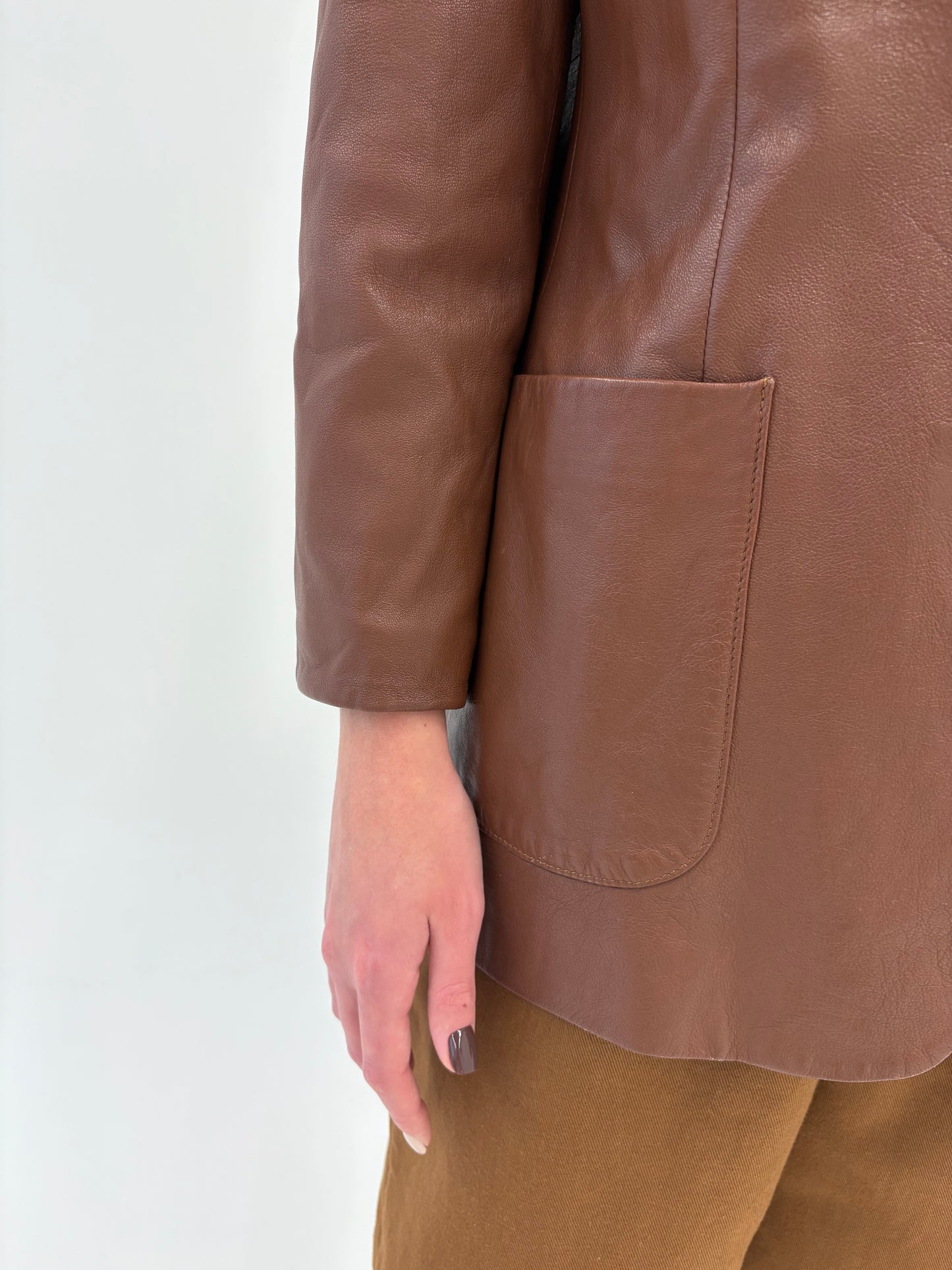 Sacou chocolate brown petite ușor cambrat din piele naturală