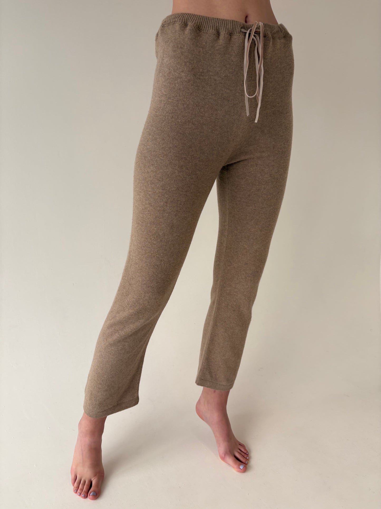 Pantaloni cu influențe sport camel din jerse de lana extrafina