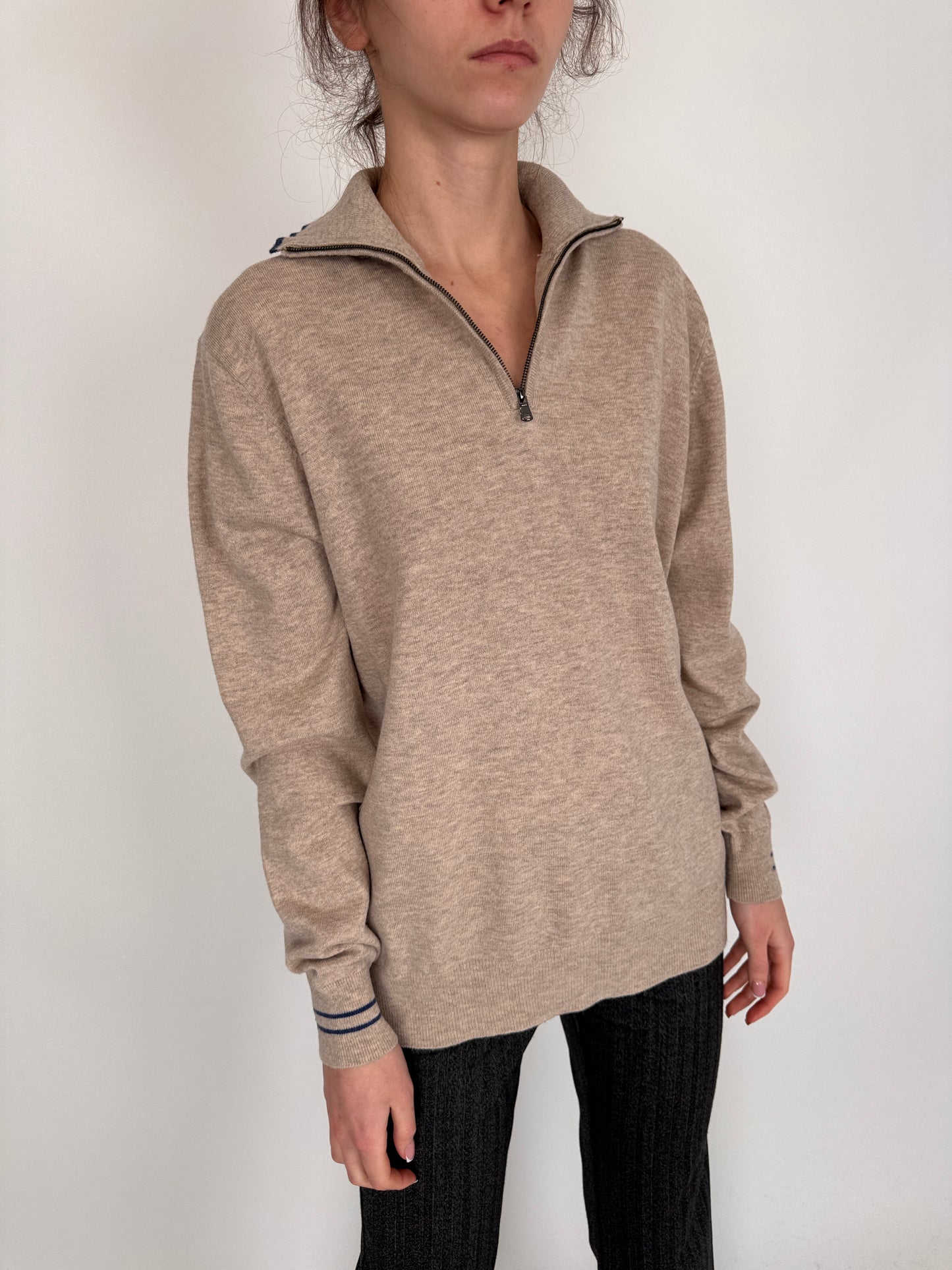 Maleta nude beige cu influențe sport din lana extrafina și cașmir