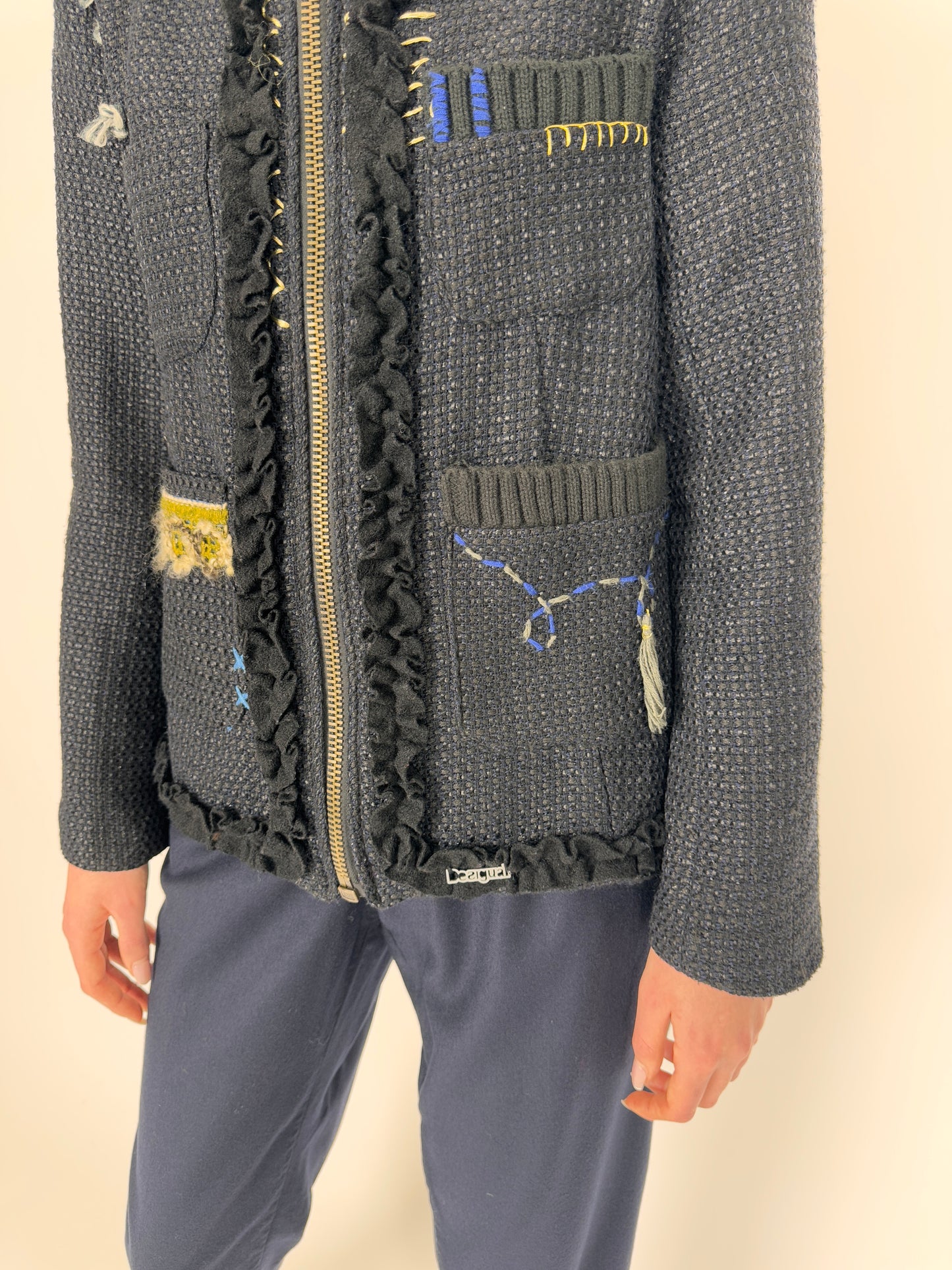 Jacheta Desigual din tweed din mix de lana cu broderie și aplicații