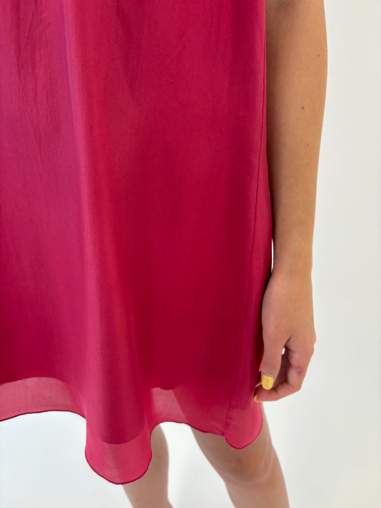Rochie rasberry red din mătase naturală în croi lejer cu guler 3D