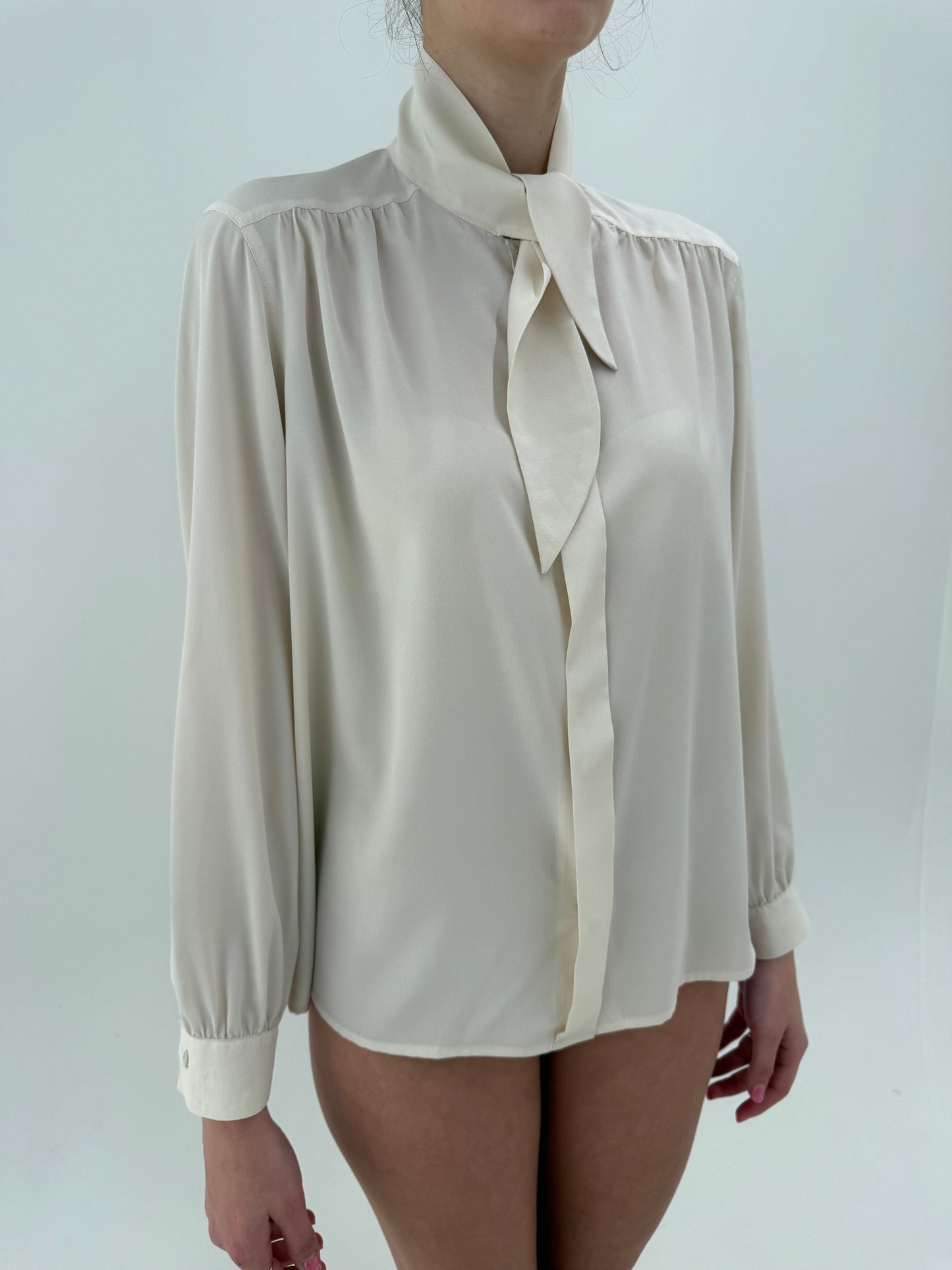 Cămașa vintage Max Mara din mix de mătase naturală cu panglică la gât