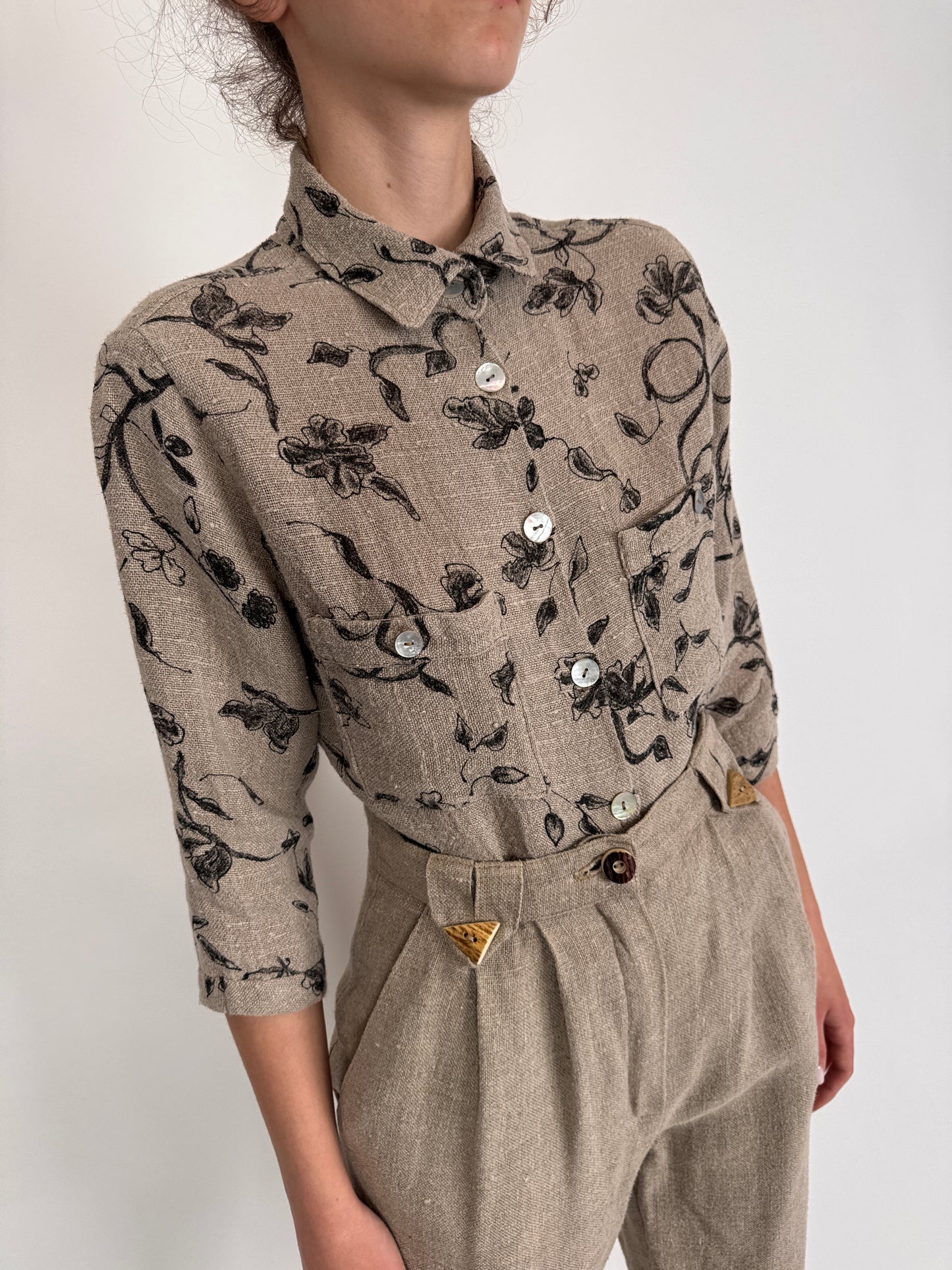 Cămașa vintage din pânză grea de în cu nasturi mother of pearl