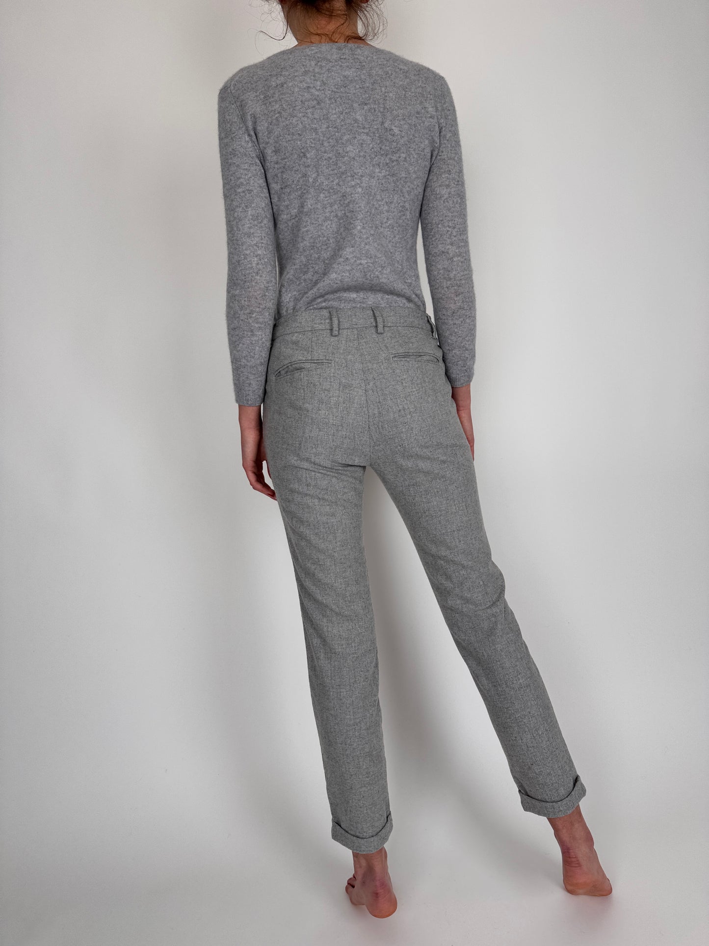 Pantaloni cloud gray din lana extrafina cu influențe sport