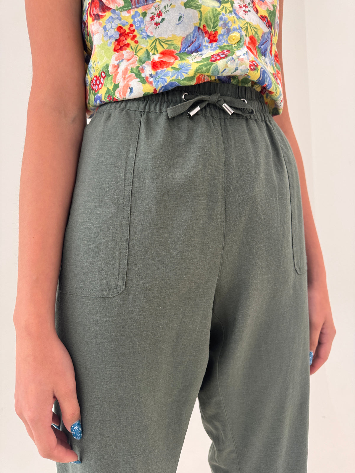 Pantaloni petite kaki din pânză de in cu talie elastică reglabilă