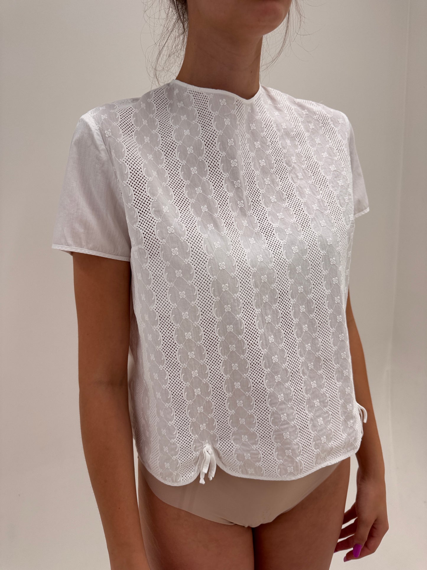 Top vintage excepțional cu broderie fină in croi chic din cea mai fină pânză de bumbac