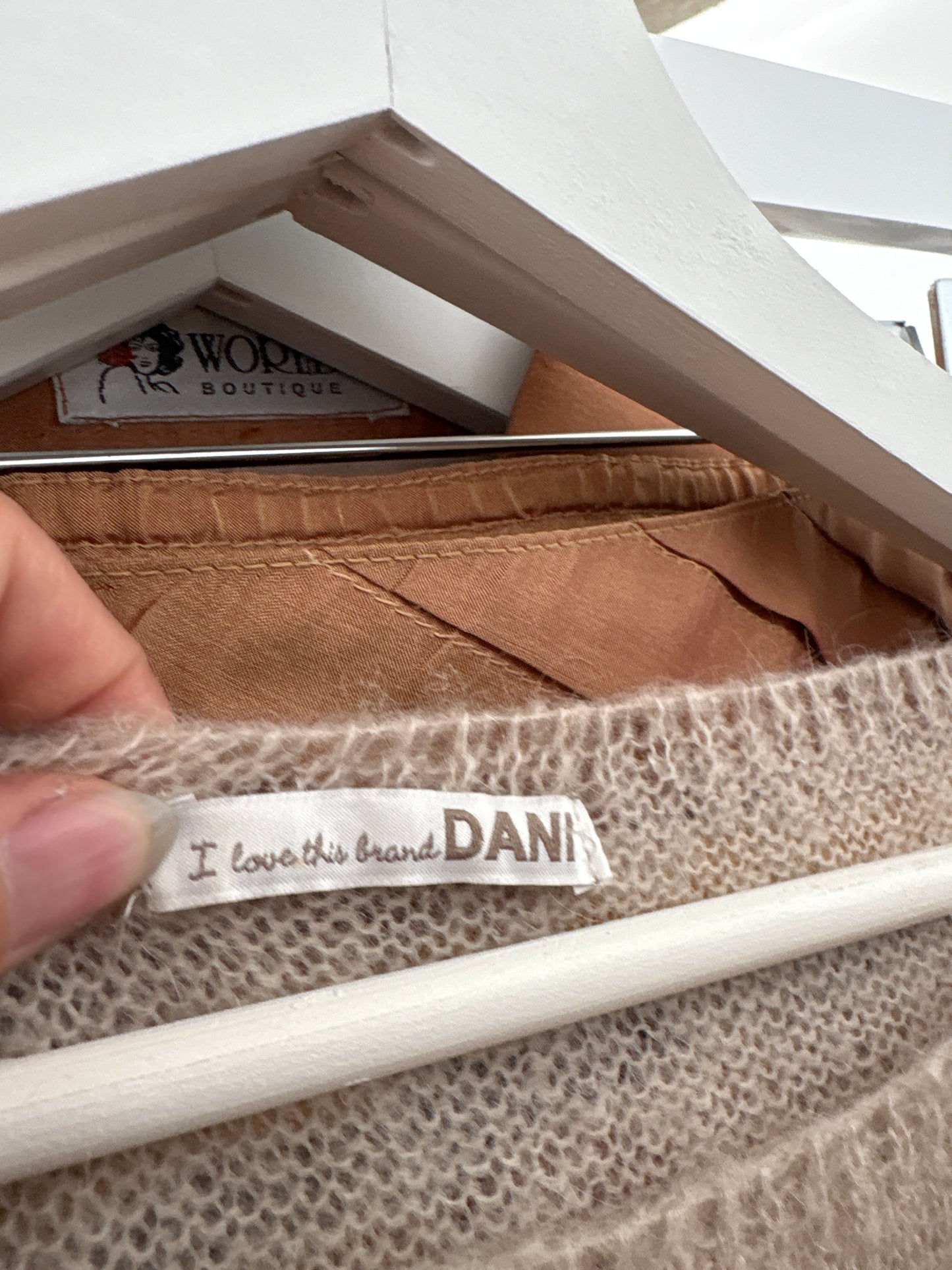 Puloveras în croi lejer off white din baby mohair