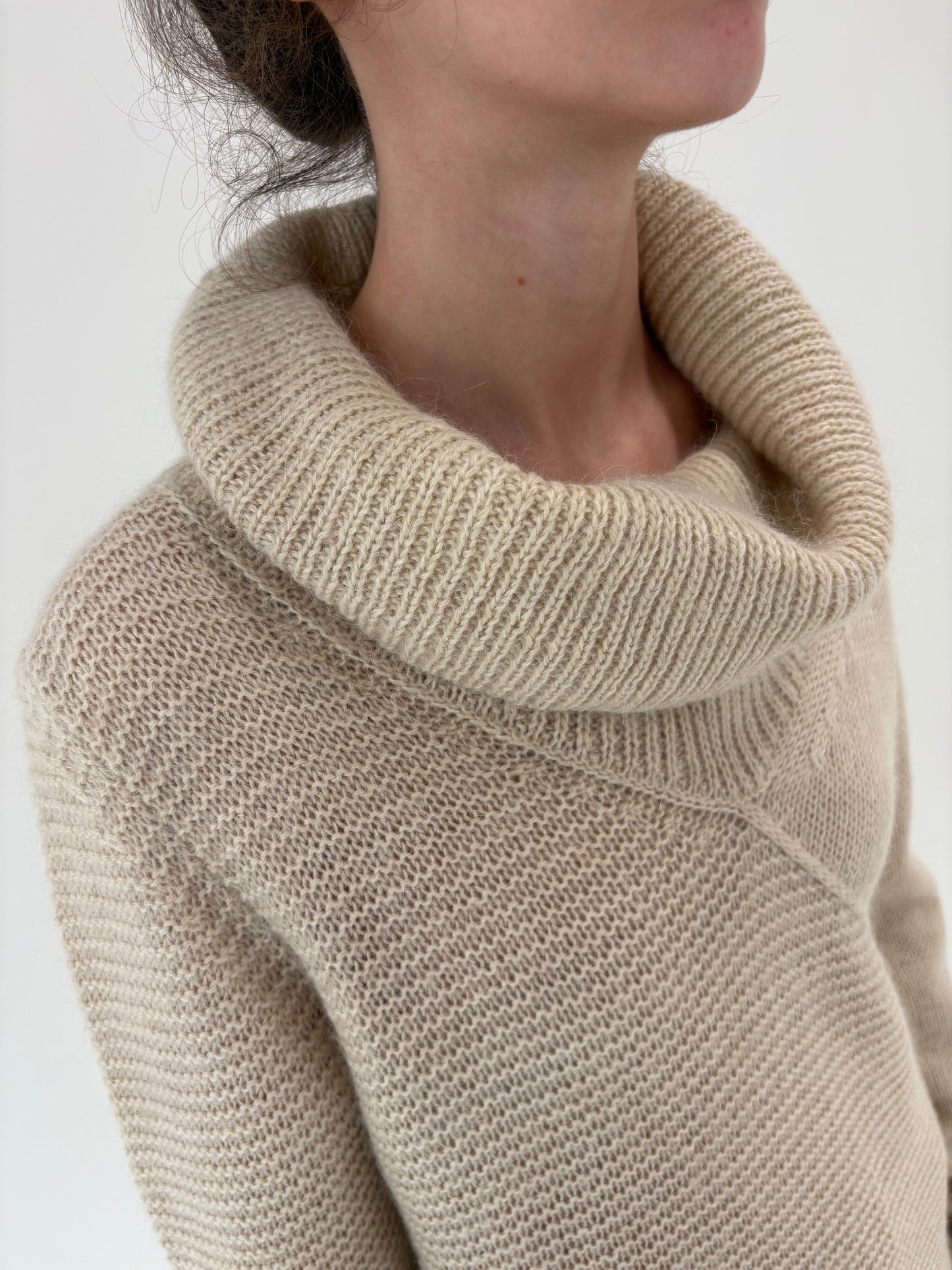 Rochie casual tip maleta butter nude cu guler tip sal din mix de baby mohair