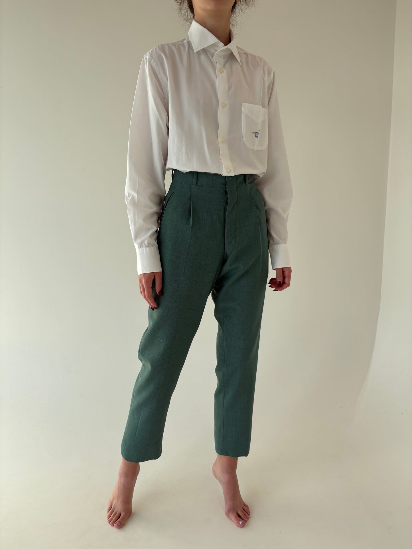 Costum din mix de lana extafina în nuanțe superbă de verde cu pense