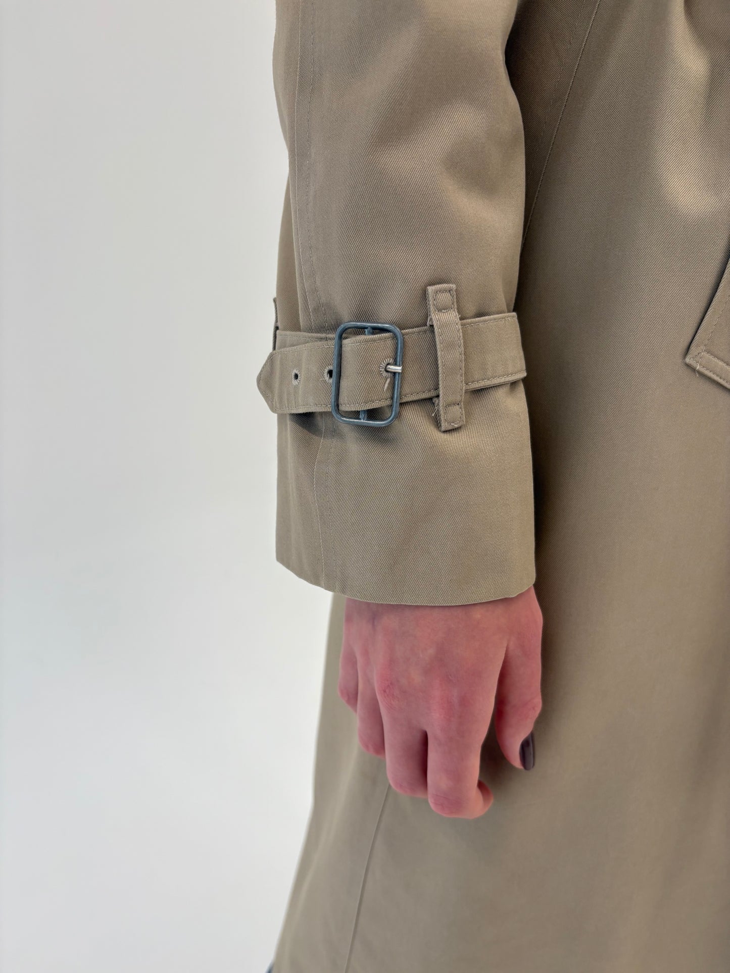 Trench vintage Burberry camel cu talie marcată reglabilă din gabardină