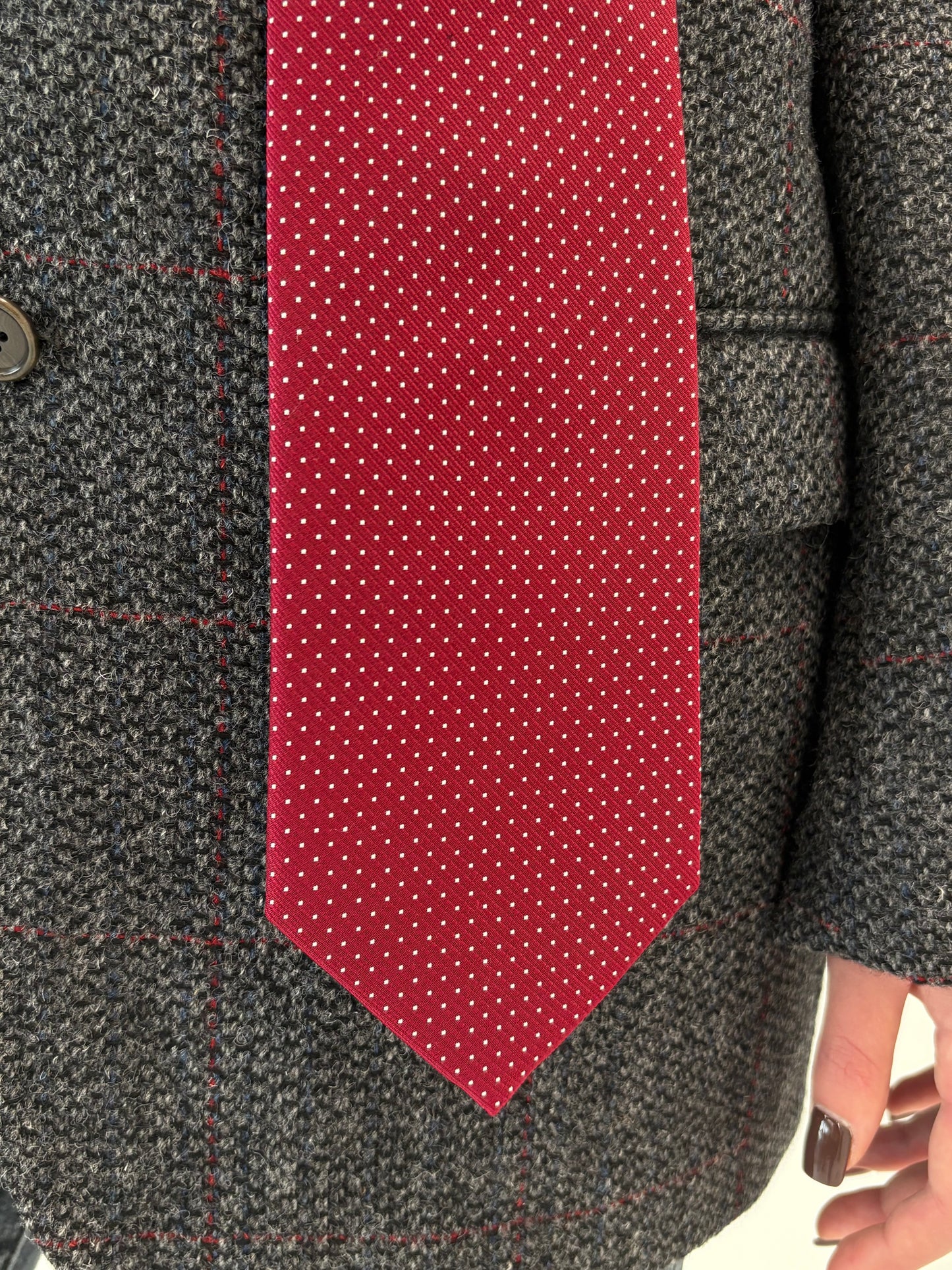 Cravata burgundy cu buline din jacquard de mătase naturală