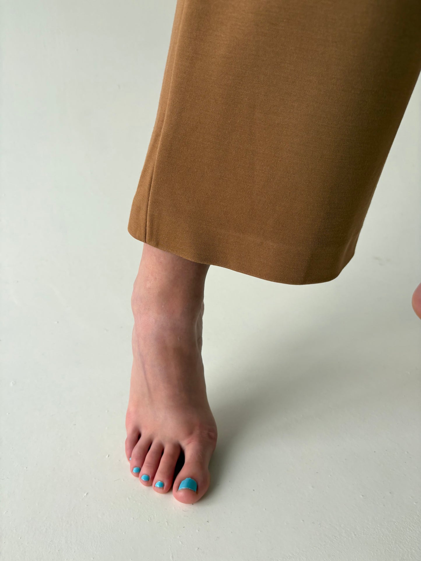 Pantaloni camel palazzo cu talie înaltă