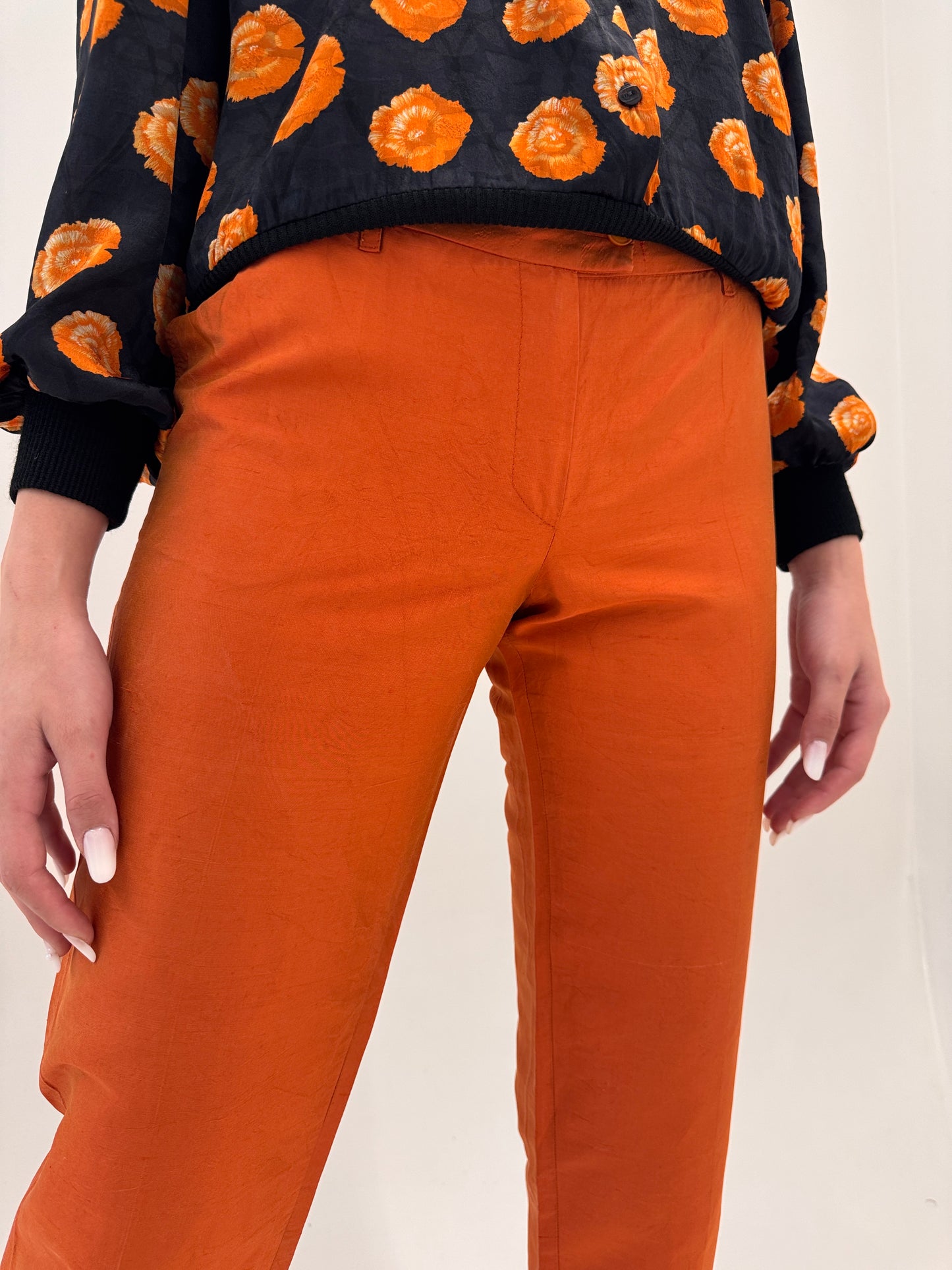 Pantaloni țigaretă petite din mătase naturală pumpkin orange