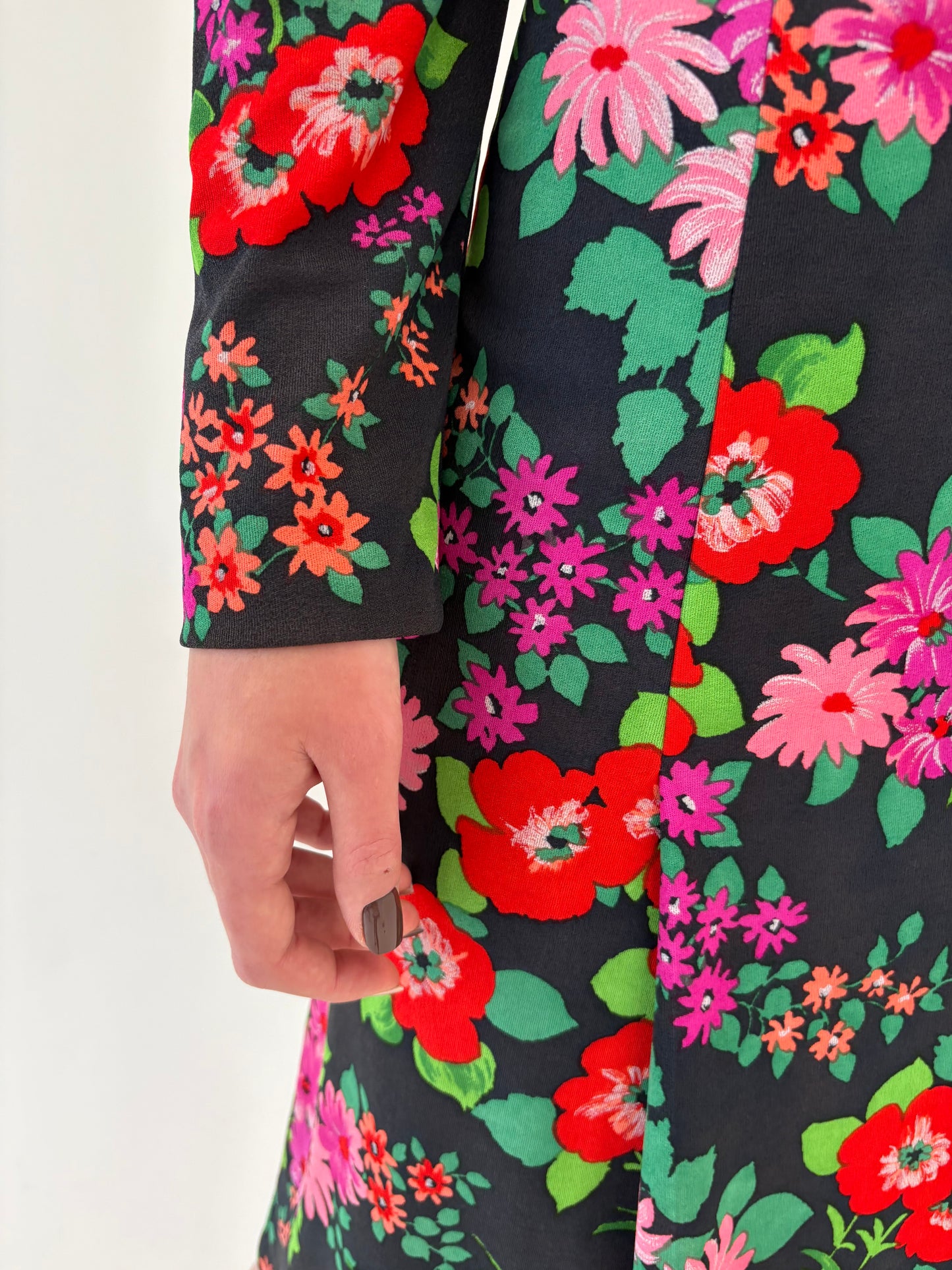 Rochie vintage cu print floral în culori tari din Georgette ușor strech