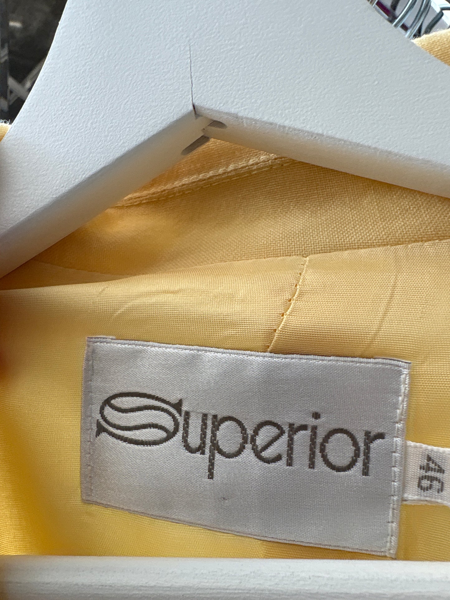 Sacou petite butter yellow în croi ușor cambrat din lana extrafina