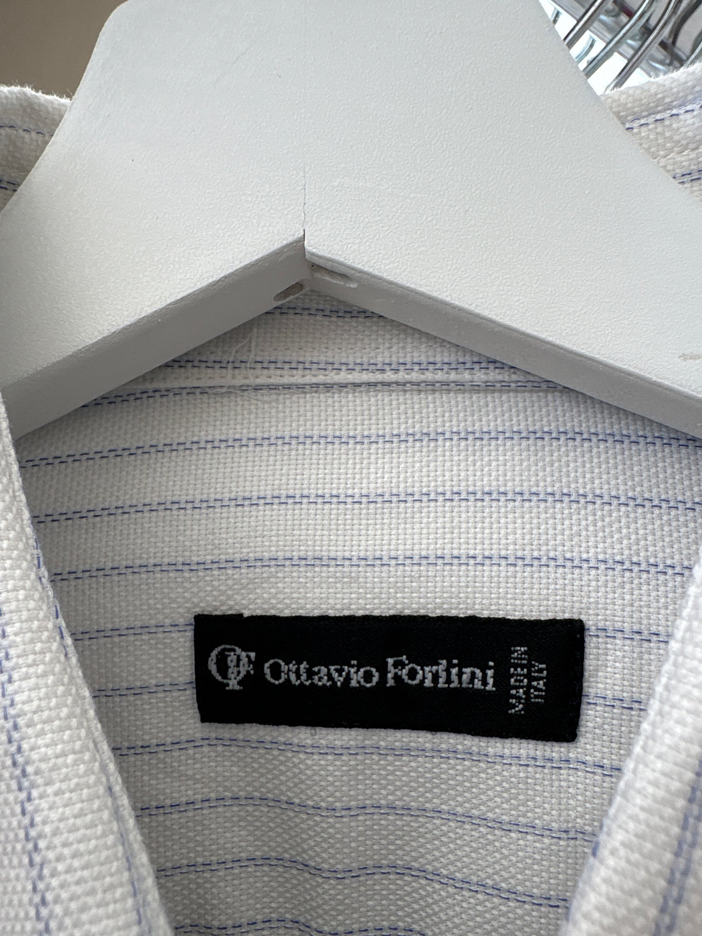 Cămașa italiană luxury din poplin excepțional texturat și dungi fine verticale