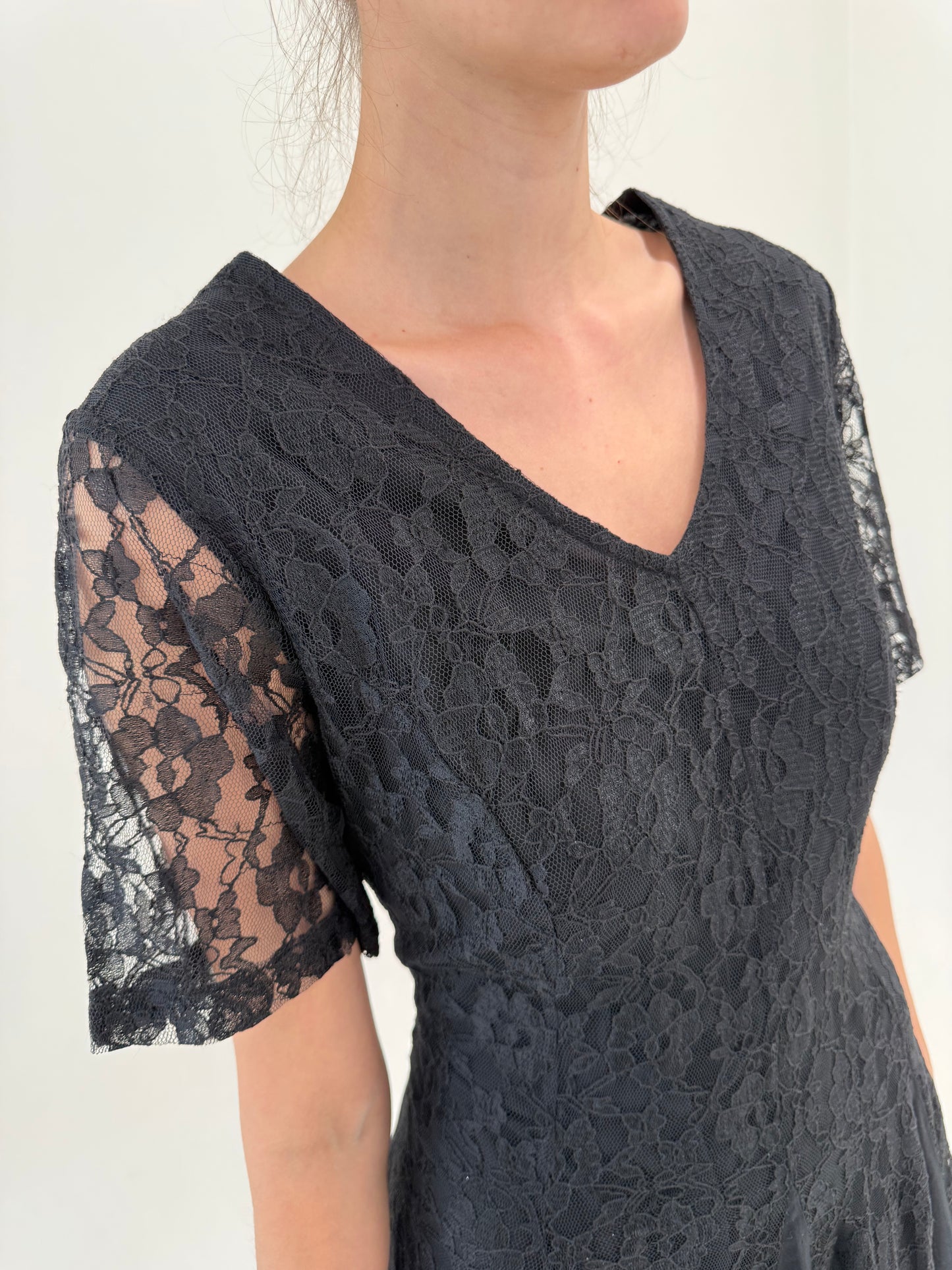 LBD vintage maxi in croi de ani 50 din dantelă cu lungime specifică perioadei