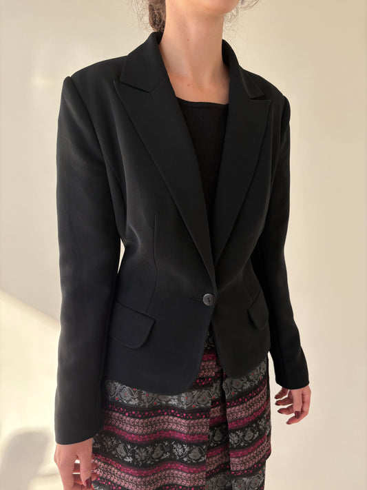 Sacou negru cambrat cu închidere tip smoking din stofita de lana de la zi la seară