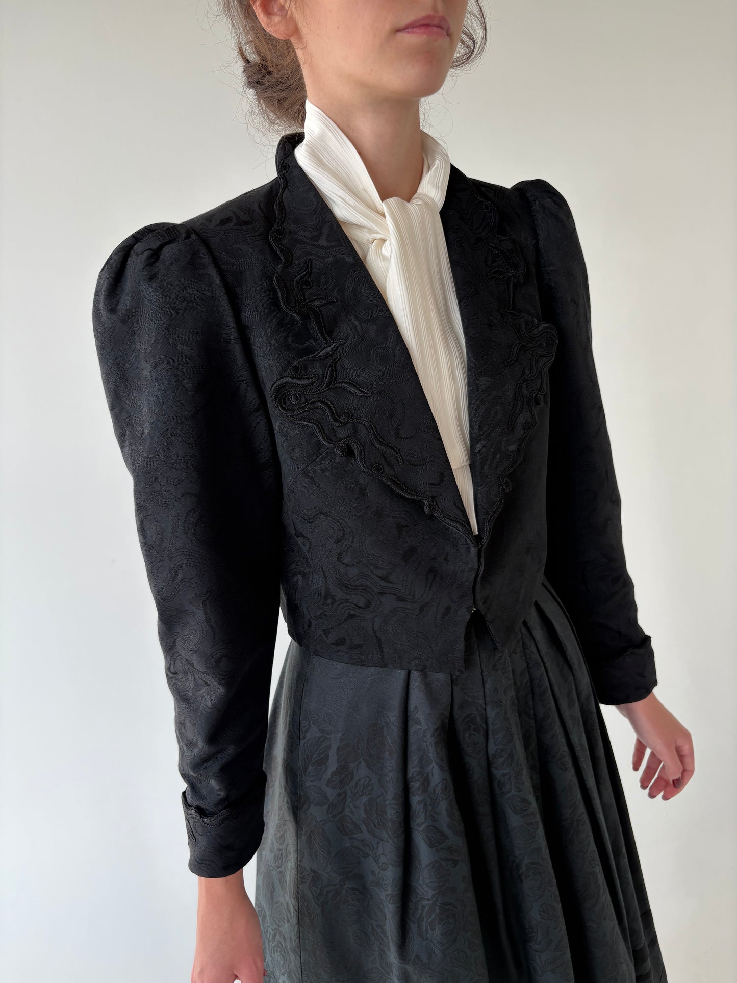 Sacou vintage din brocart plin de bumbac cu revere bijuterie brodate