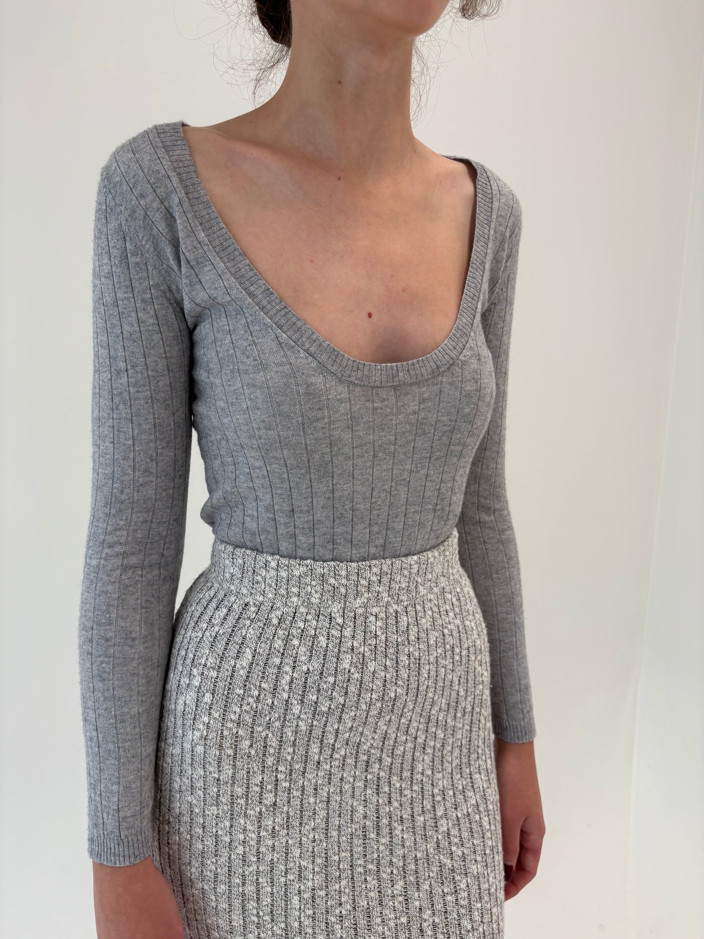 Pulover de designer din lana merino extrafina subtire cu decolteu generos
