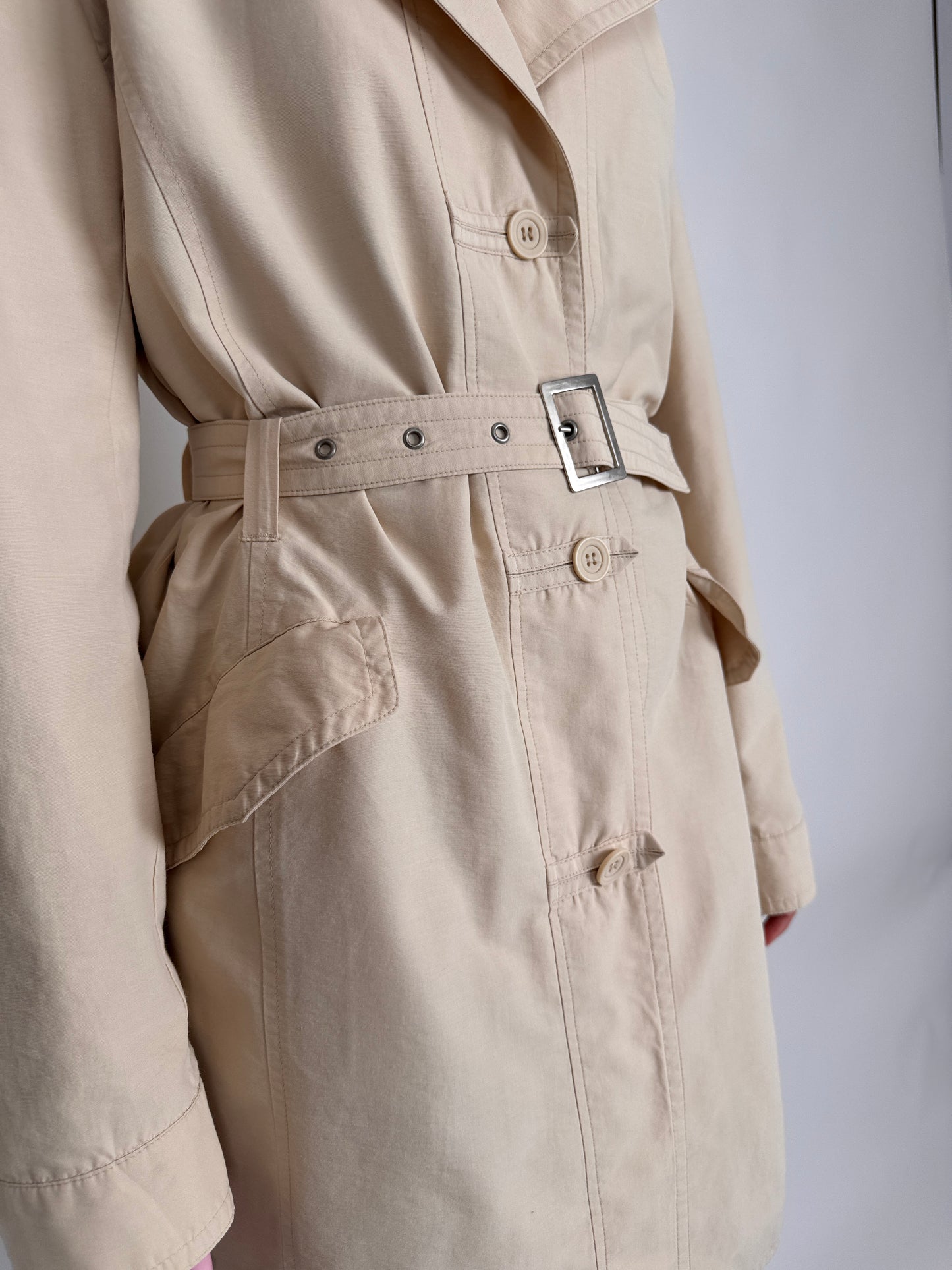 Trench light nude cu talie marcată reglabilă