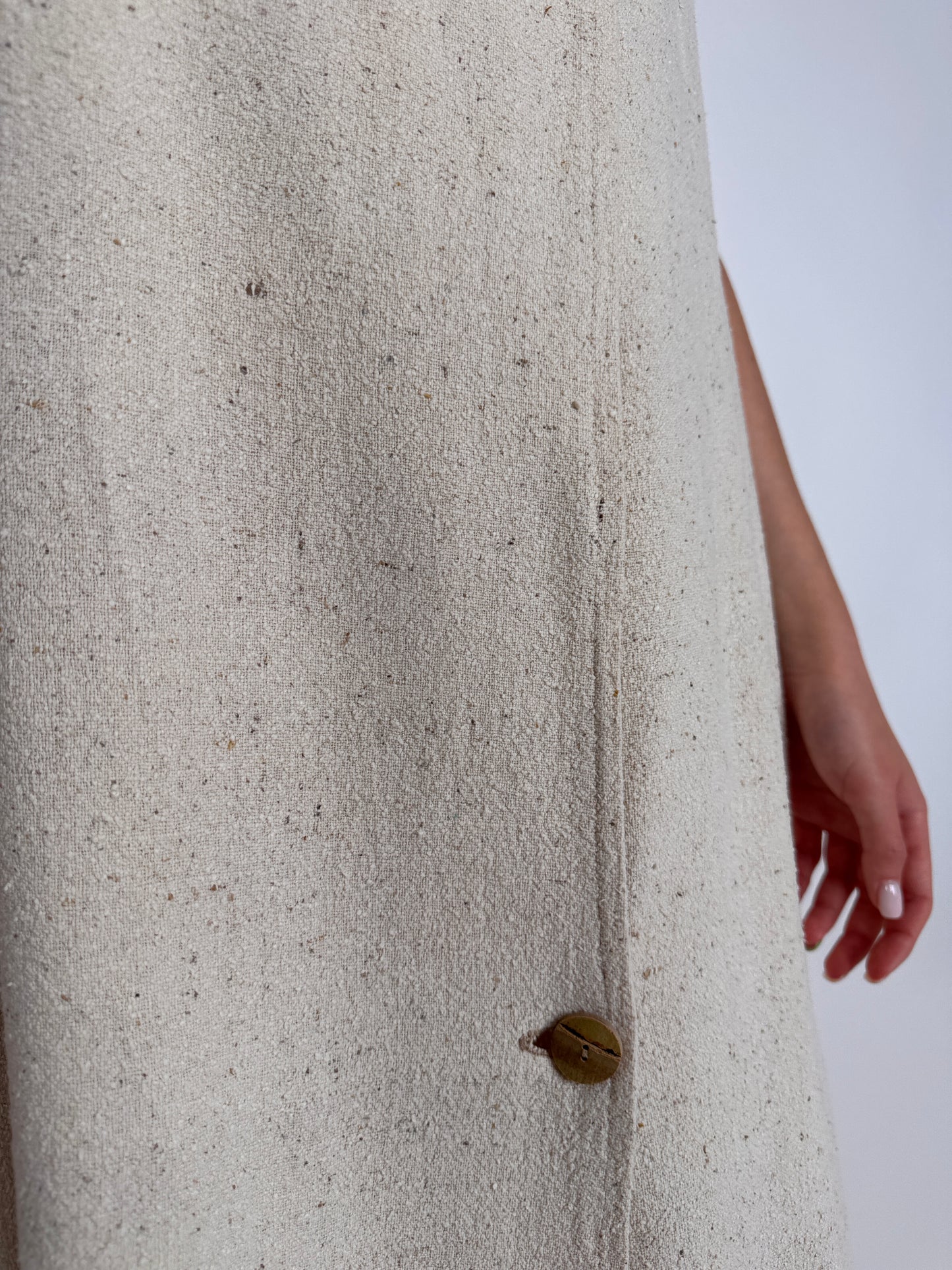 Rochie linen nude din pânză grea excepțională în croi minimalist