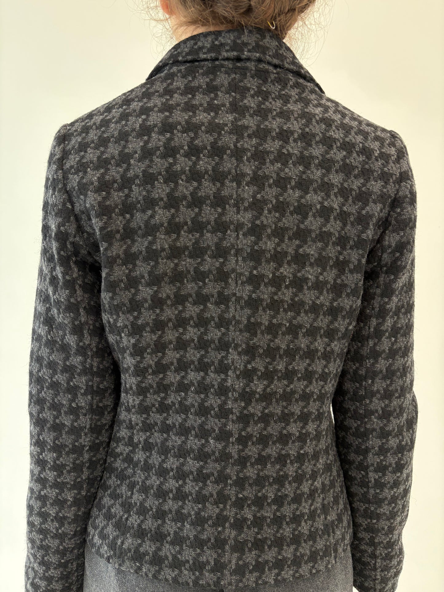 Sacou cambrat pied du coq din tweed plin de lana extrafina