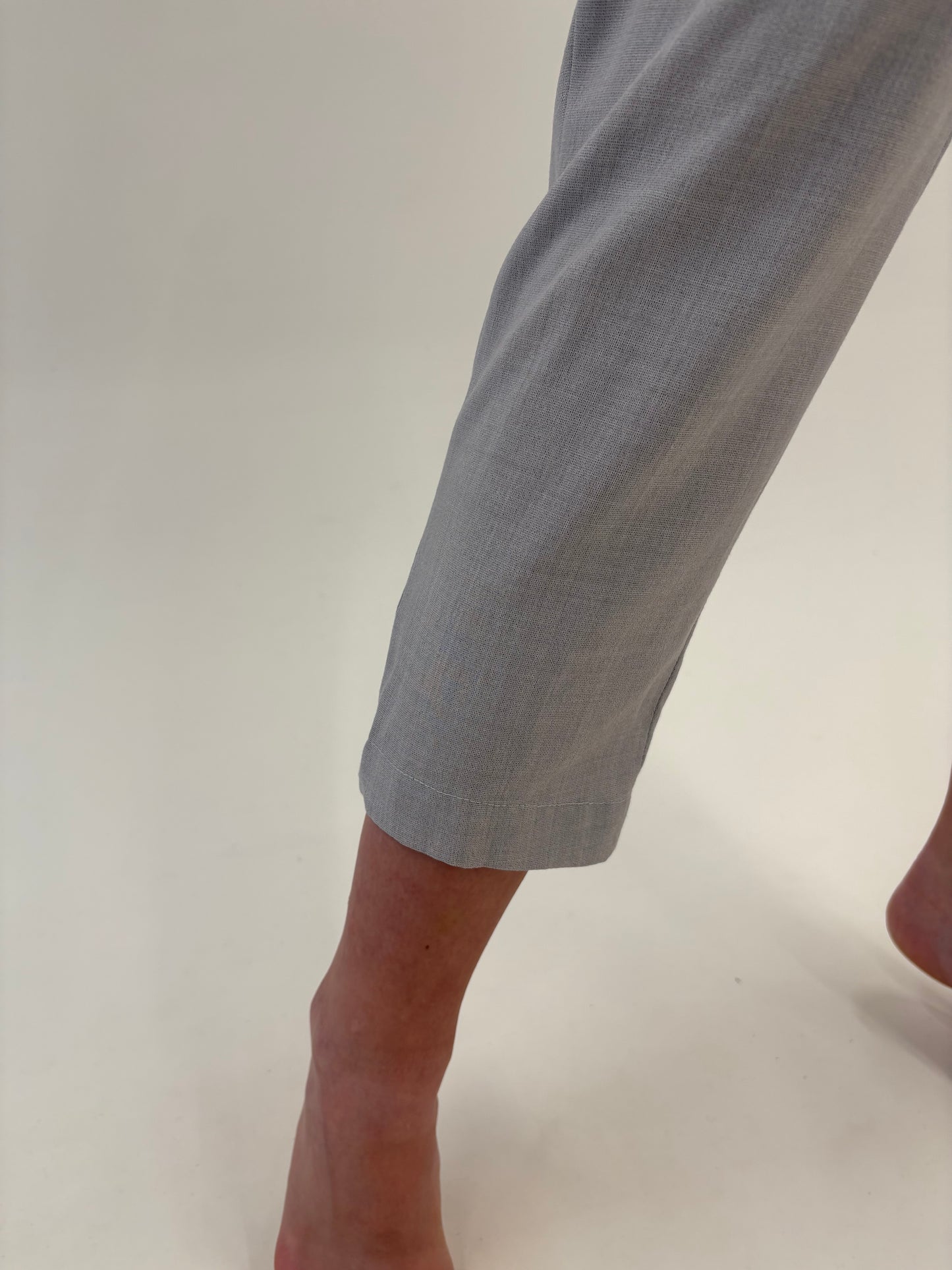 Pantaloni țigaretă cu talie ultra înaltă marcată din lână extrafina