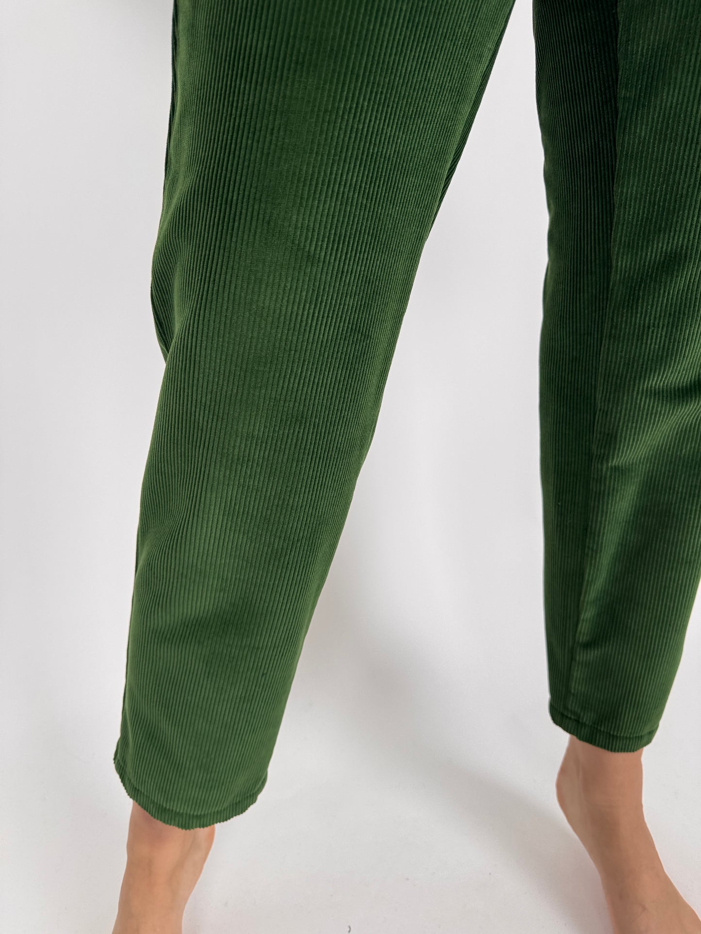 Pantaloni premium din catifea raiata verde superb