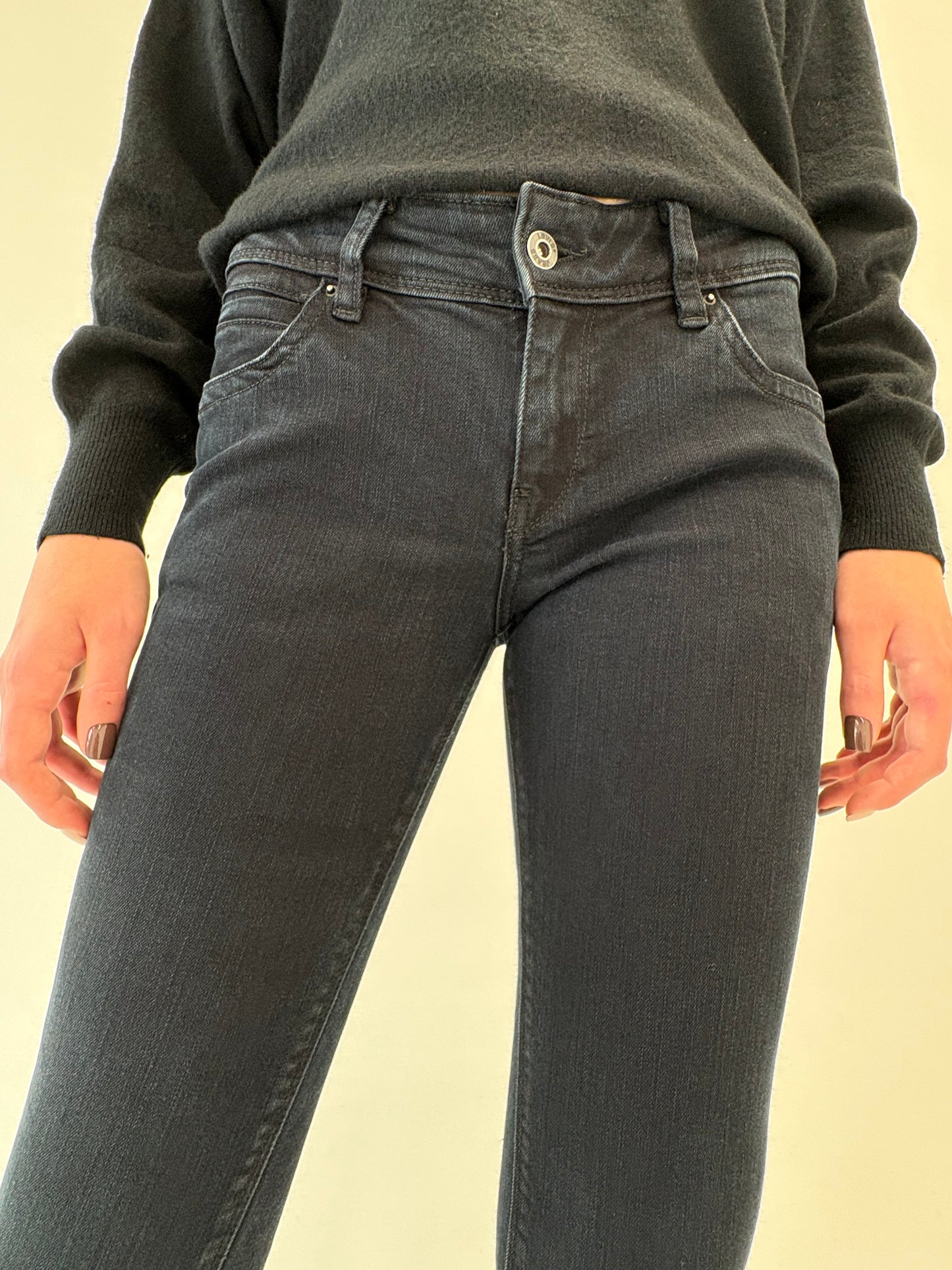 Jeans negru Levi’s 571 tall slim fit modelori