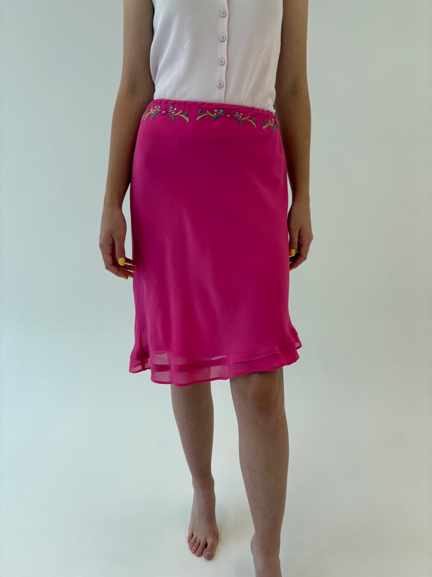 Fustă neon pink din mătase naturală în bie cu broderie