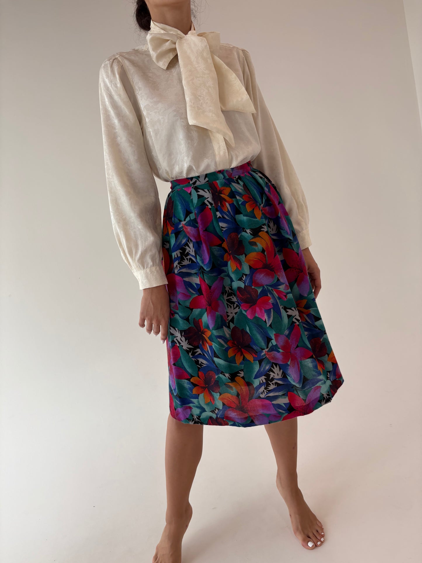 Fustă vintage din lanita extrafina în culori superbe și print floral
