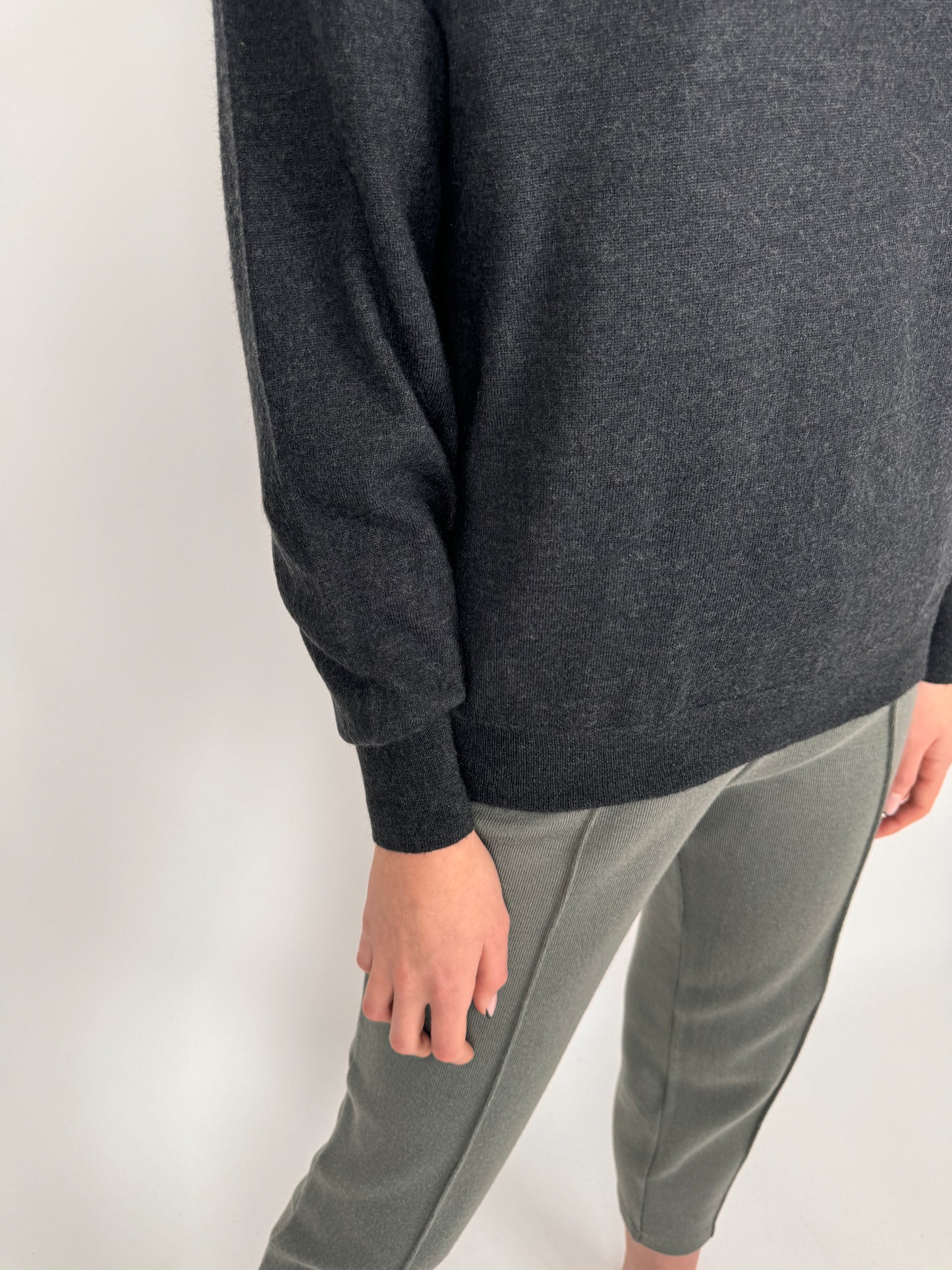 Pulover charcoal grey din lana extrafina de gramaj mare