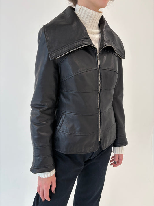 Geacă din piele naturală cambrata cu guler supradimensionat extrem de moale