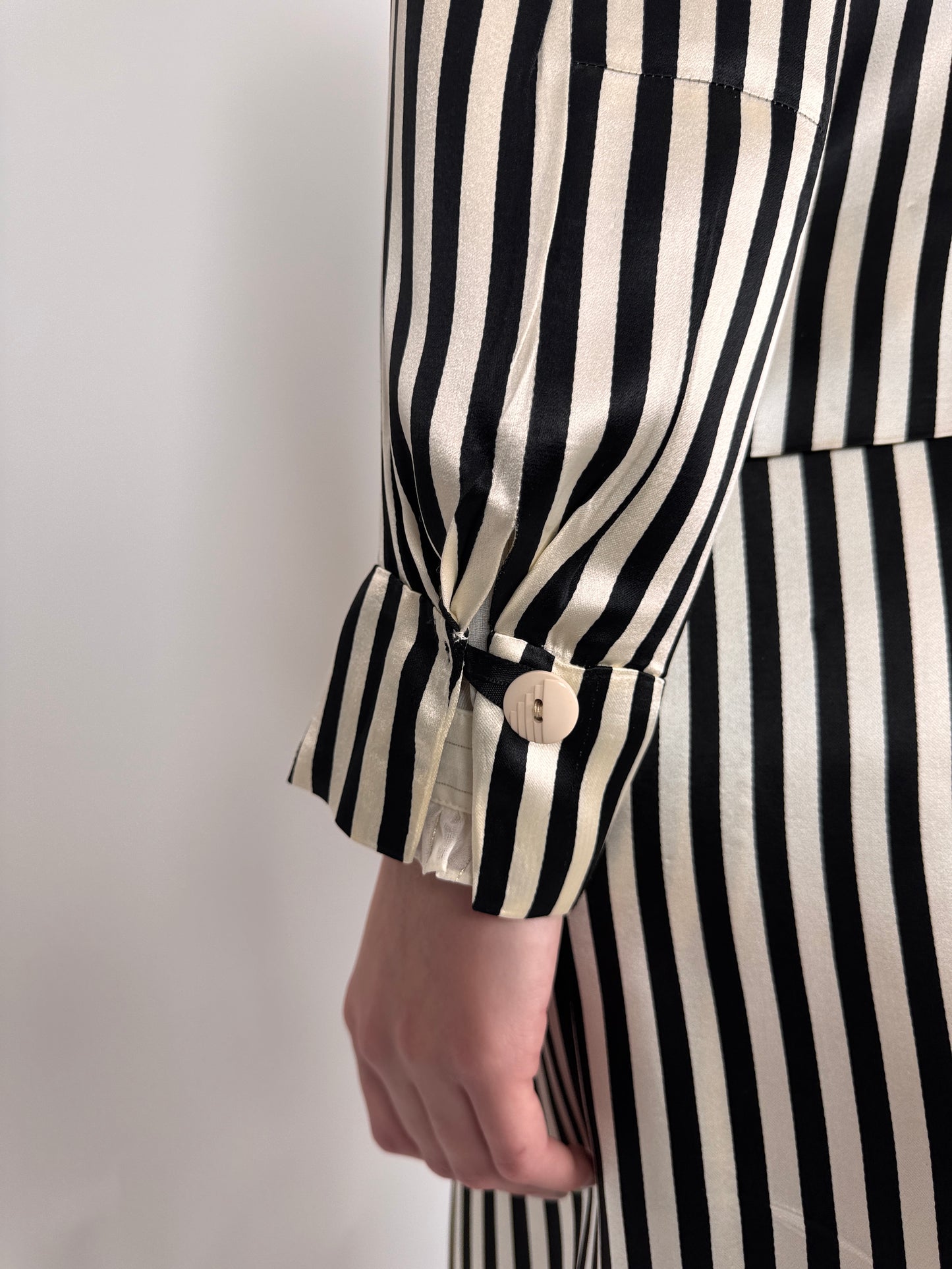 Set vintage satinat în dungi ivoire cu negru