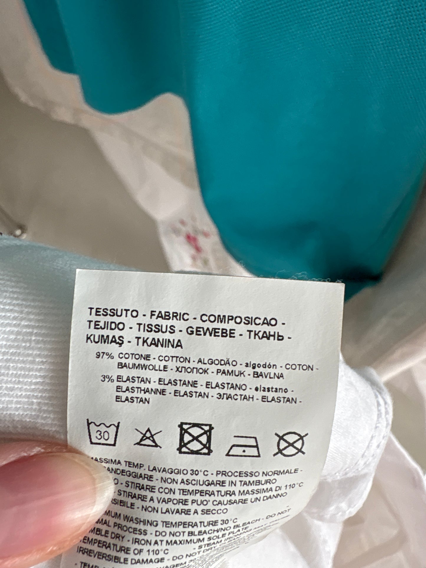 Jeans de vară Armani ripped effect in croi clasic ultra confort