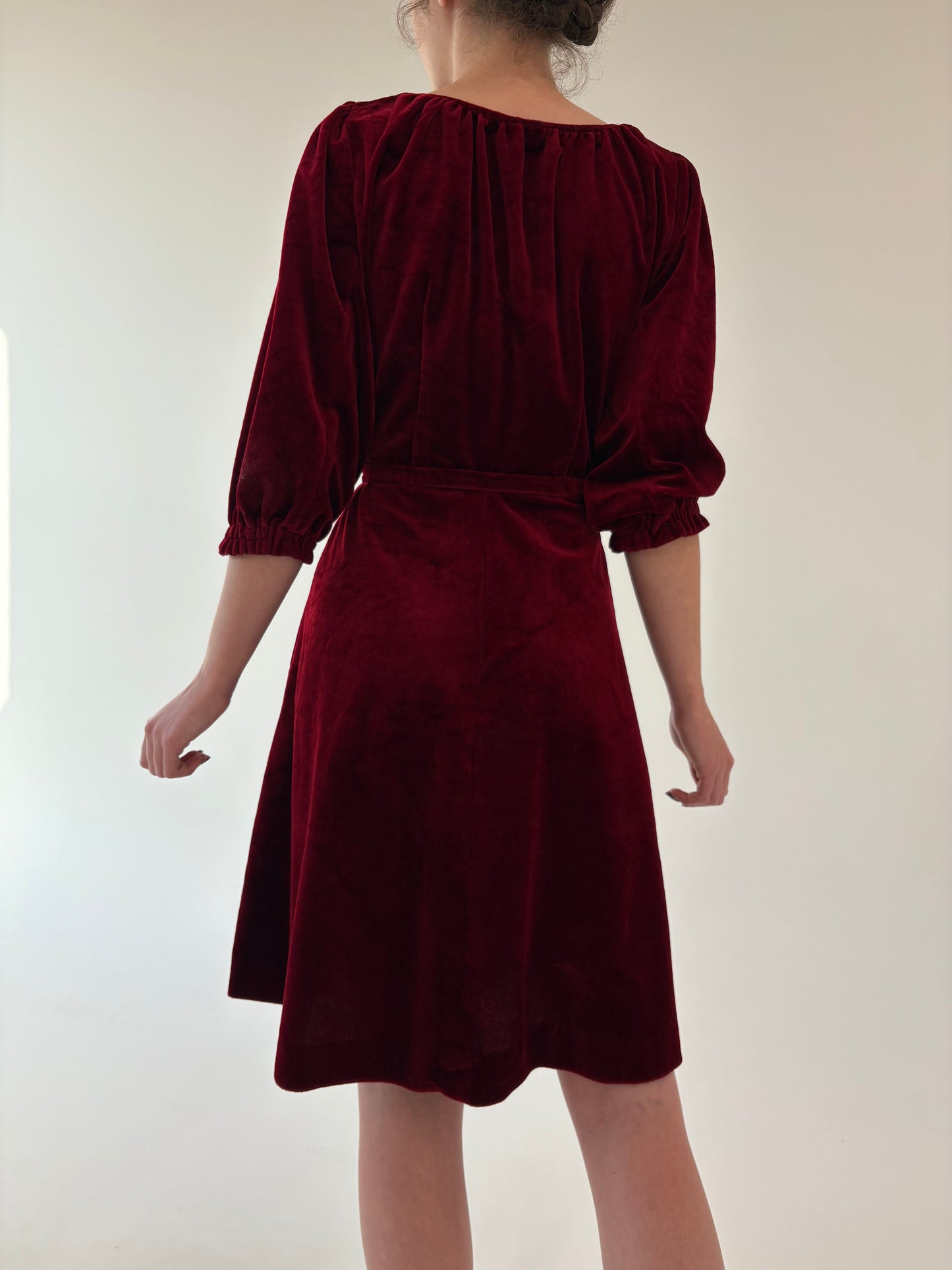 Rochie Old vintage anii 70 din catifea excepțională dark cherry red