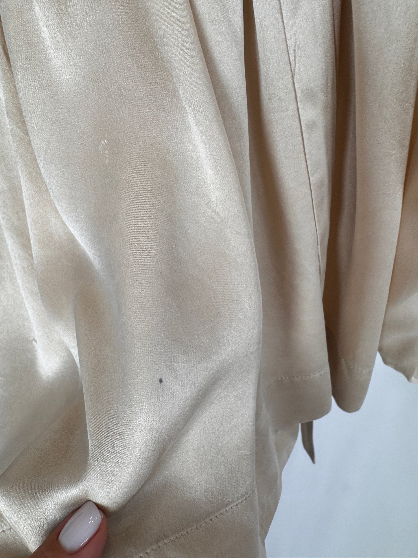 Bluză beige cu efect de peplum din mătase naturală și mâneci ample