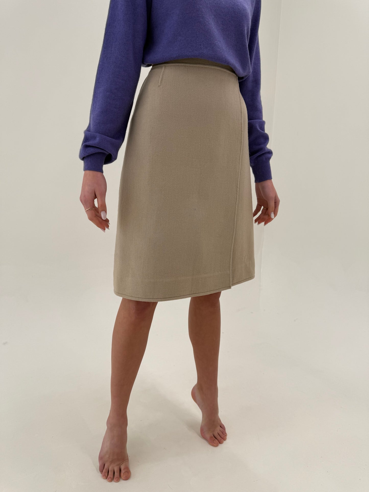 Fustă petrecută light nude din stofita de lana extrafina cu fața dublă