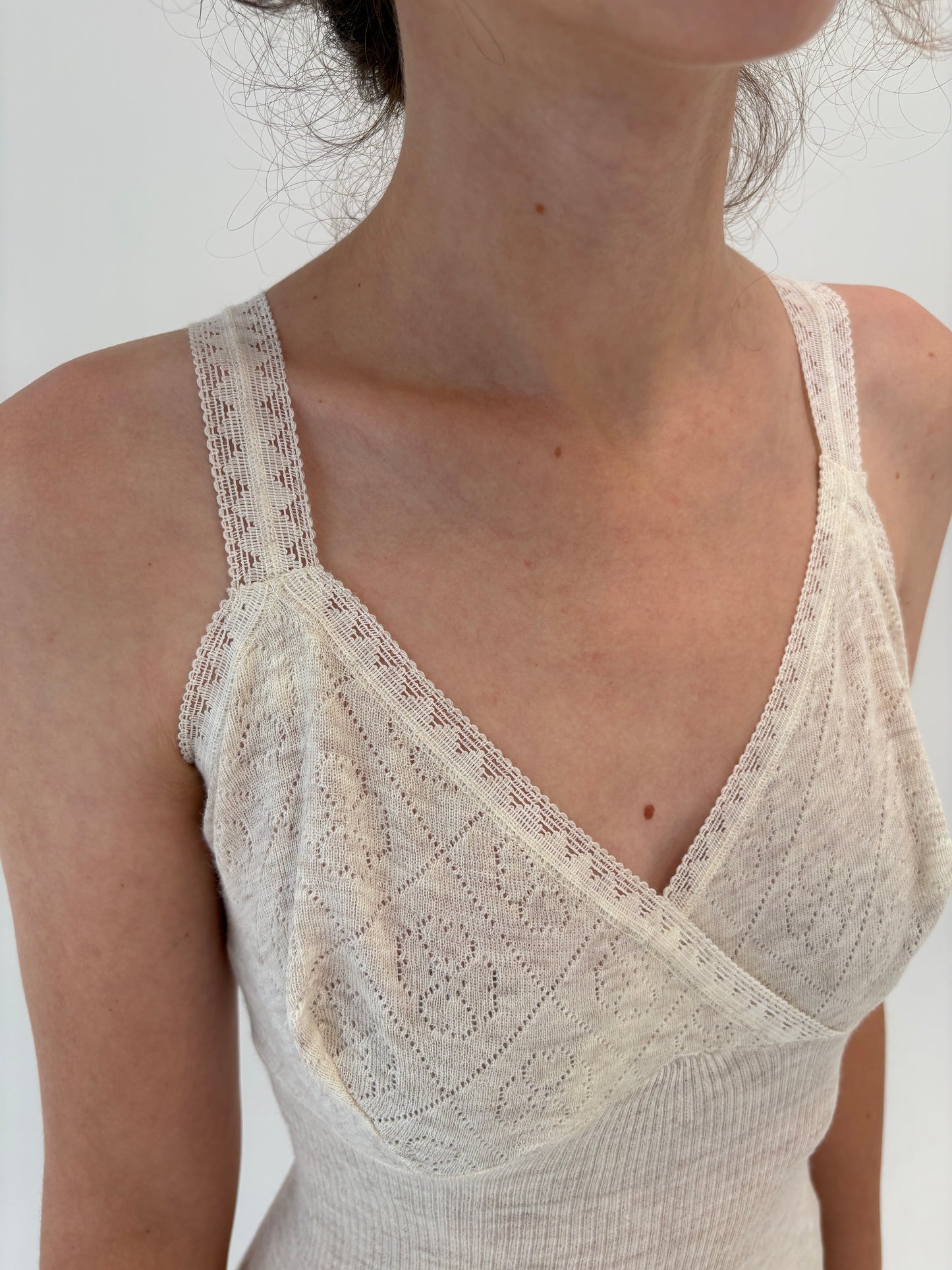 Maieu italian cambrat petite light nude din lana extrafina irestringibila