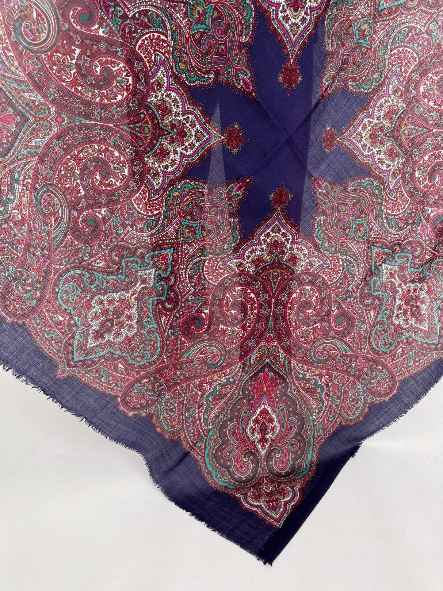 Eșarfă XXXL din lana extrafina cu print paisley burgundy și verde pe Navy