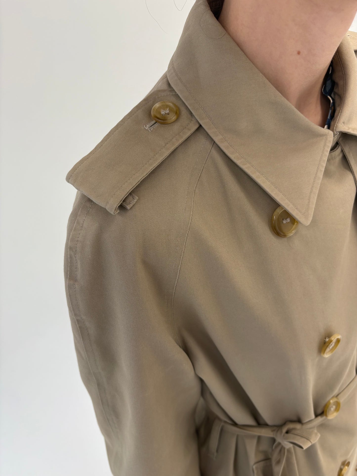 Trench vintage Burberry camel cu talie marcată reglabilă din gabardină