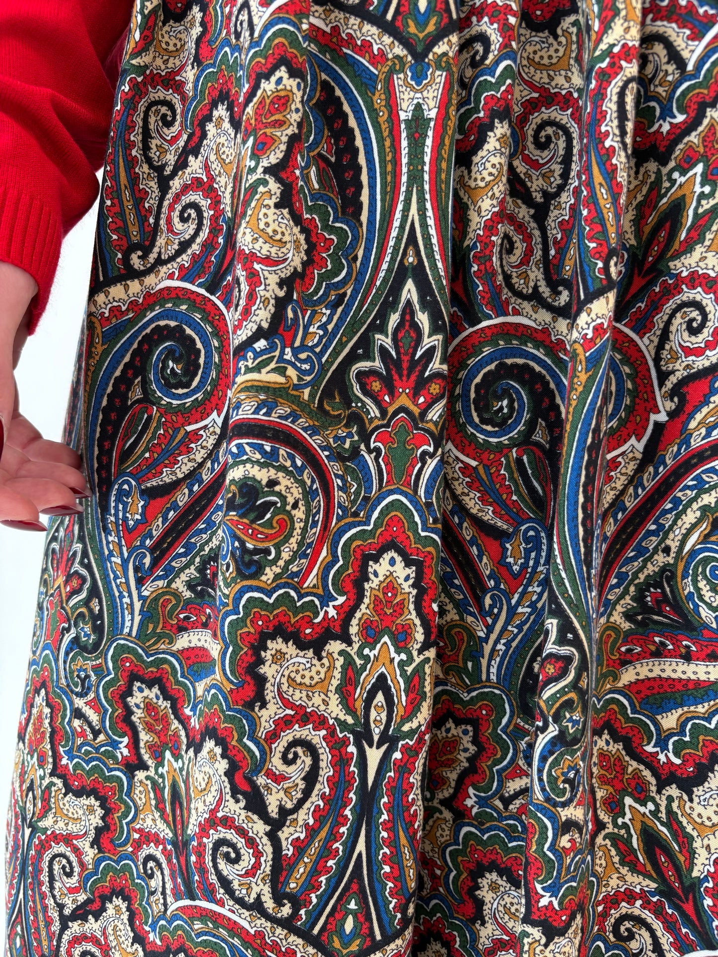 Fustă vintage cu print paisley în combinație clasică de culori
